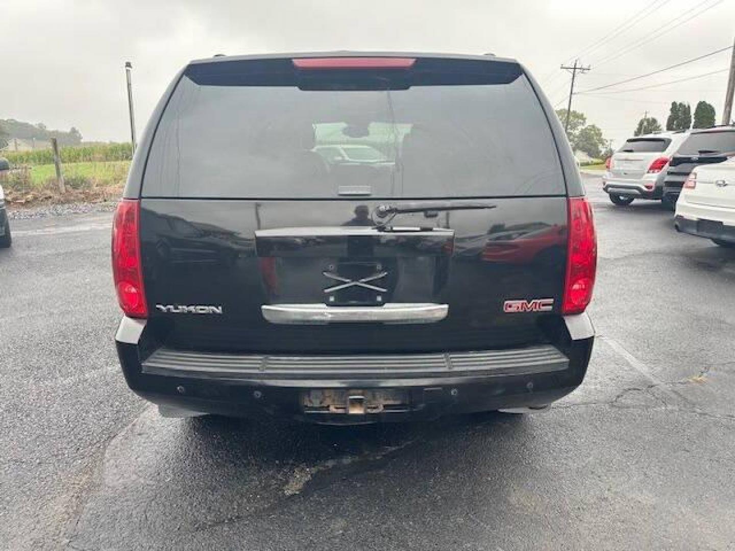 2007 Black GMC Yukon (1GKFK13077R) with an 5.3L V8 5.3L V8 engine, located at 4845 Woodbury Pike, Roaring Springs, PA, (814) 317-5008, (814) 317-5008, 40.250935, -78.366959 - Photo#2
