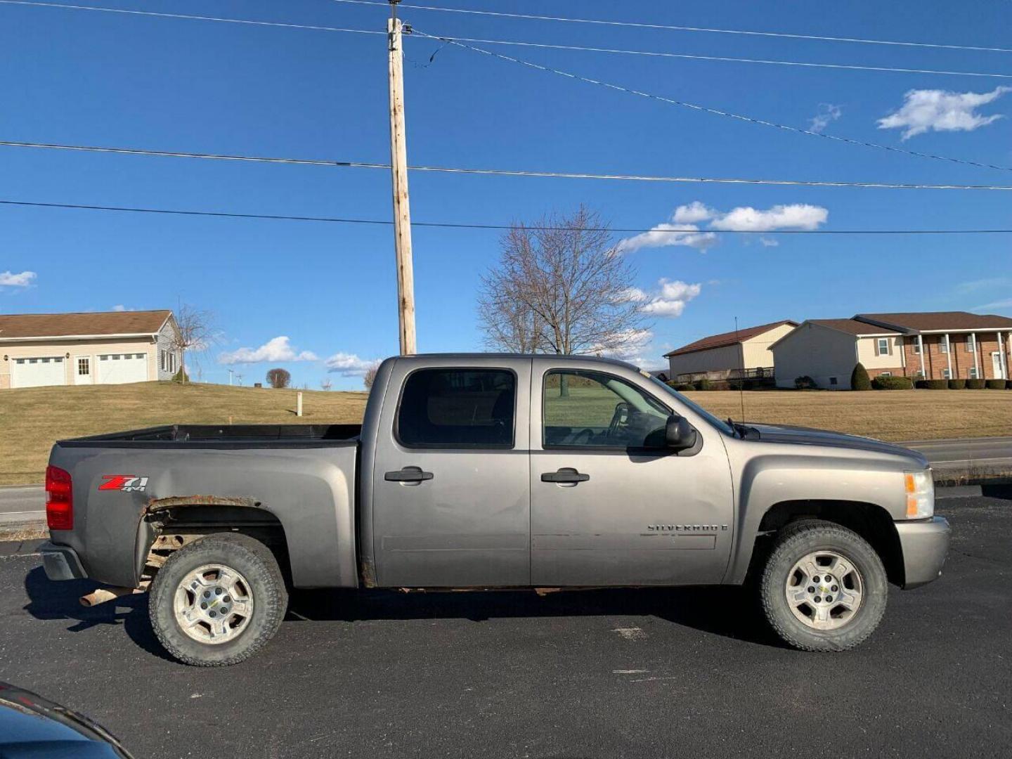 2007 Pewter Chevrolet Silverado 1500 (2GCEK13MX71) with an 5.3L V8 5.3L V8 engine, located at 4845 Woodbury Pike, Roaring Springs, PA, (814) 317-5008, (814) 317-5008, 40.250935, -78.366959 - 2008 Chevy Silverado, 4x4, 5.3 L, V8, 143k, Z 71 off-road package and more. Truck runs good! Frame is solid. Needs bed sides and rockers. To see a full list of this vehicles options visit smithfamilycarstore.com. If interested, please call 814-317-5008 or 814-497-4383. - Photo#0