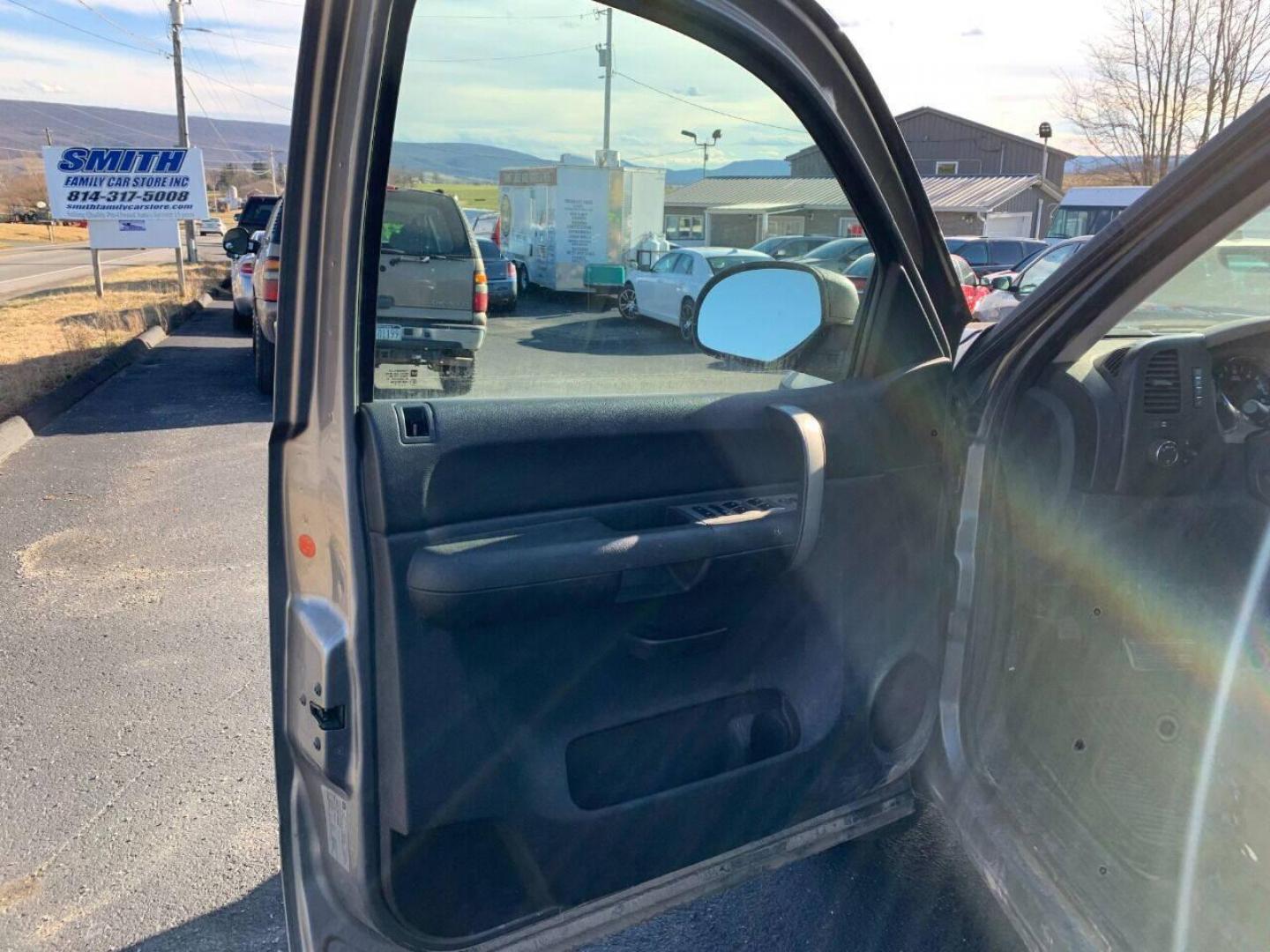 2007 Pewter Chevrolet Silverado 1500 (2GCEK13MX71) with an 5.3L V8 5.3L V8 engine, located at 4845 Woodbury Pike, Roaring Springs, PA, (814) 317-5008, (814) 317-5008, 40.250935, -78.366959 - 2008 Chevy Silverado, 4x4, 5.3 L, V8, 143k, Z 71 off-road package and more. Truck runs good! Frame is solid. Needs bed sides and rockers. To see a full list of this vehicles options visit smithfamilycarstore.com. If interested, please call 814-317-5008 or 814-497-4383. - Photo#3