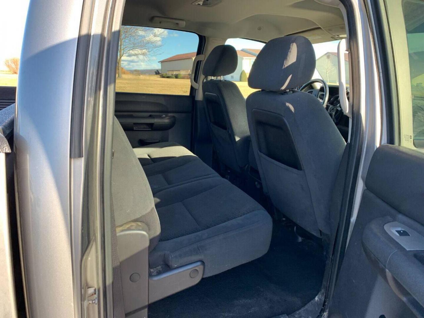 2007 Pewter Chevrolet Silverado 1500 (2GCEK13MX71) with an 5.3L V8 5.3L V8 engine, located at 4845 Woodbury Pike, Roaring Springs, PA, (814) 317-5008, (814) 317-5008, 40.250935, -78.366959 - 2008 Chevy Silverado, 4x4, 5.3 L, V8, 143k, Z 71 off-road package and more. Truck runs good! Frame is solid. Needs bed sides and rockers. To see a full list of this vehicles options visit smithfamilycarstore.com. If interested, please call 814-317-5008 or 814-497-4383. - Photo#8