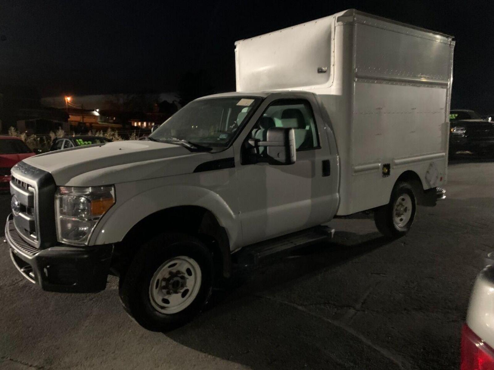 2013 White Ford F-250 Super Duty (1FDBF2B63DE) with an 6.2L V8 6.2L V8 engine, located at 4845 Woodbury Pike, Roaring Springs, PA, (814) 317-5008, (814) 317-5008, 40.250935, -78.366959 - Photo #4