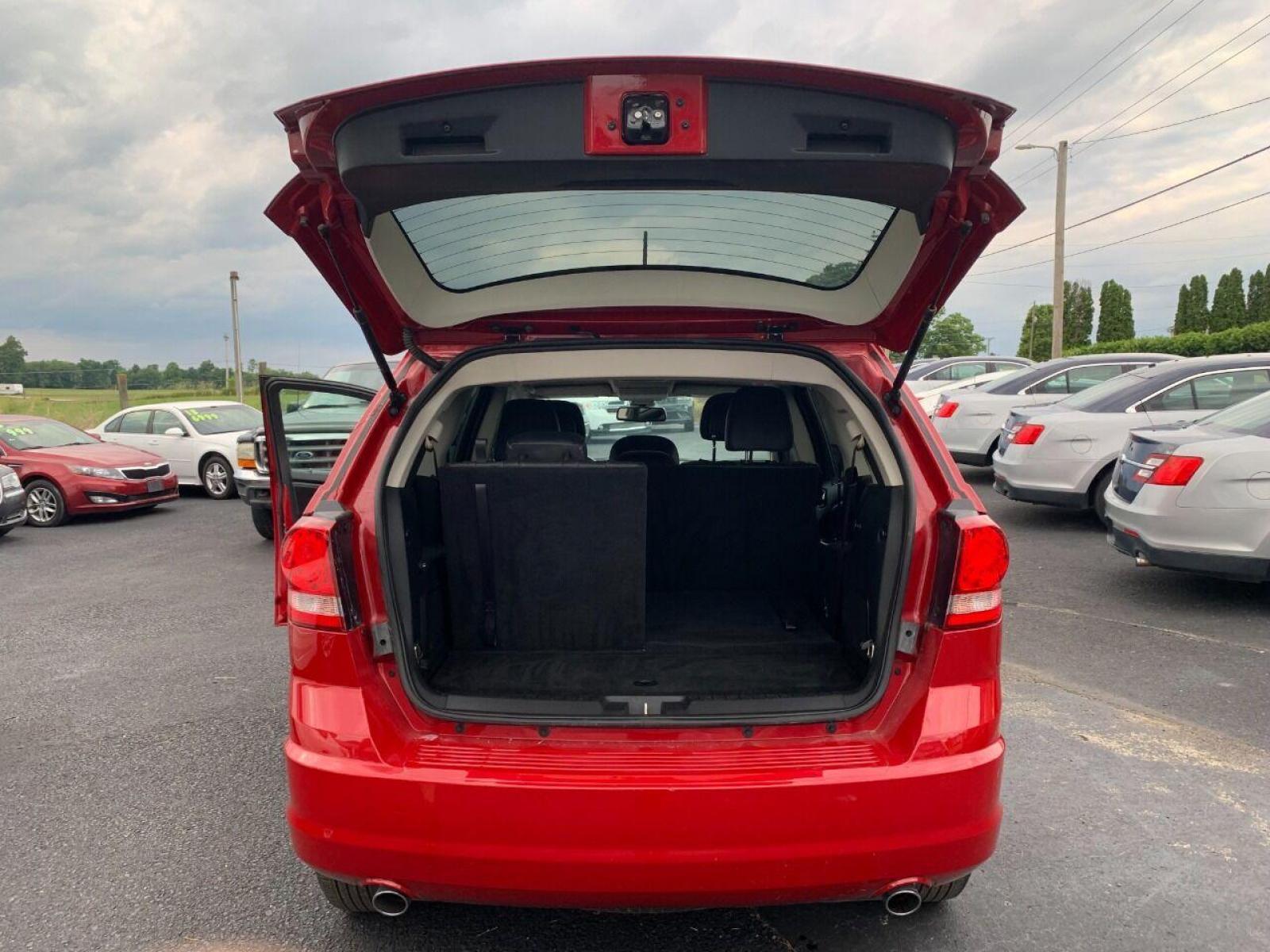 2018 Red Dodge Journey (3C4PDDAG6JT) with an 3.6L V6 3.6L V6 engine, located at 4845 Woodbury Pike, Roaring Springs, PA, (814) 317-5008, (814) 317-5008, 40.250935, -78.366959 - Photo #5