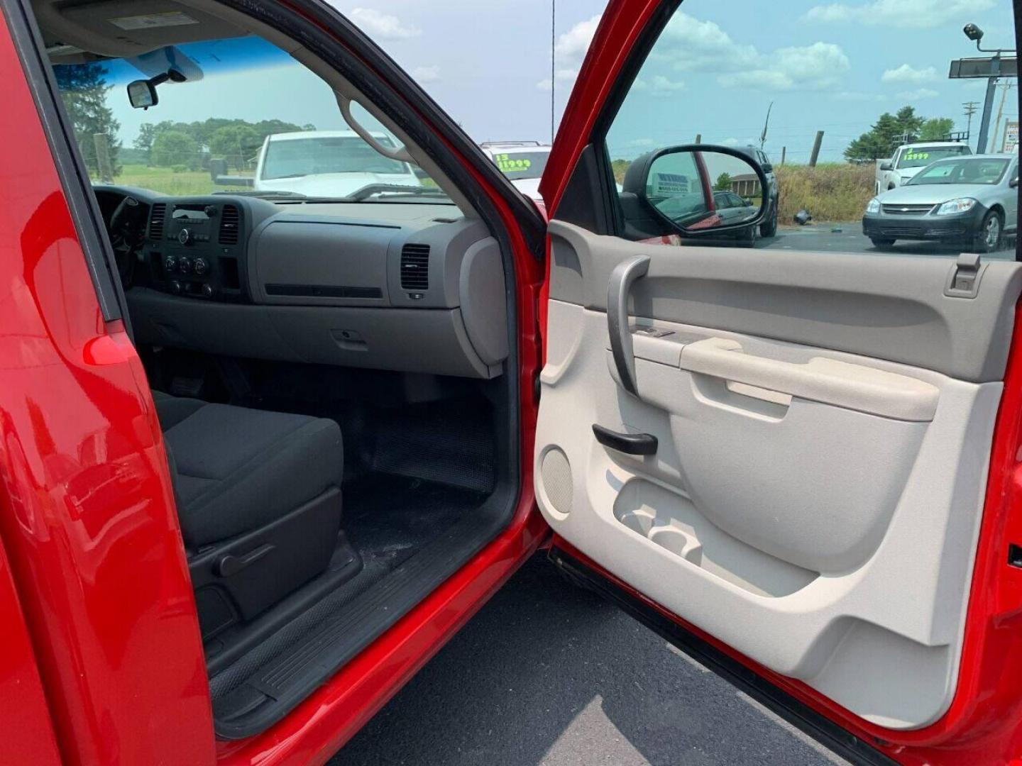 2013 Red GMC Sierra 1500 (1GTN1TEX1DZ) with an 4.3L V6 4.3L V6 engine, located at 4845 Woodbury Pike, Roaring Springs, PA, (814) 317-5008, (814) 317-5008, 40.250935, -78.366959 - **Sale Pending**2013 GMC Sierra, Single Cab, 8ft bed, 4x2, 4.3L, V6, like new tires, new inspection, power windows/locks, cruise/tilt wheel, air conditioning,231k, Southern Truck, Absolutely Rust free! Must see condition! Clean! 1 Owner! Truck gets excellent fuel mileage! Truck has high highway - Photo#5