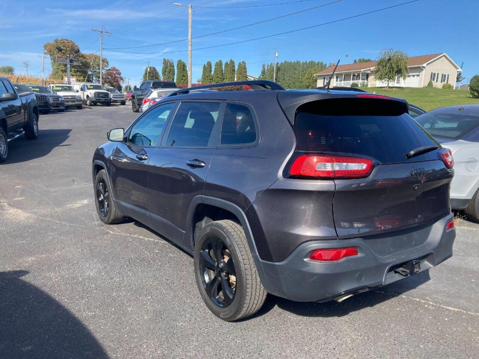 2018 Charcoal Jeep Cherokee (1C4PJLCB3JD) with an 2.4L I4 2.4L I4 engine, located at 4845 Woodbury Pike, Roaring Springs, PA, (814) 317-5008, (814) 317-5008, 40.250935, -78.366959 - 2018 Jeep Cherokee, 125k, automatic, 4 cylinder, FWD, tow package, rear back up camera, 18 factory blackout wheels, steering controls, cruise/tilt wheel, air conditioning, power locks/windows and more. Beautiful condition! Southern vehicle! Super clean! Vehicle gets excellent fuel economy! Must - Photo #2