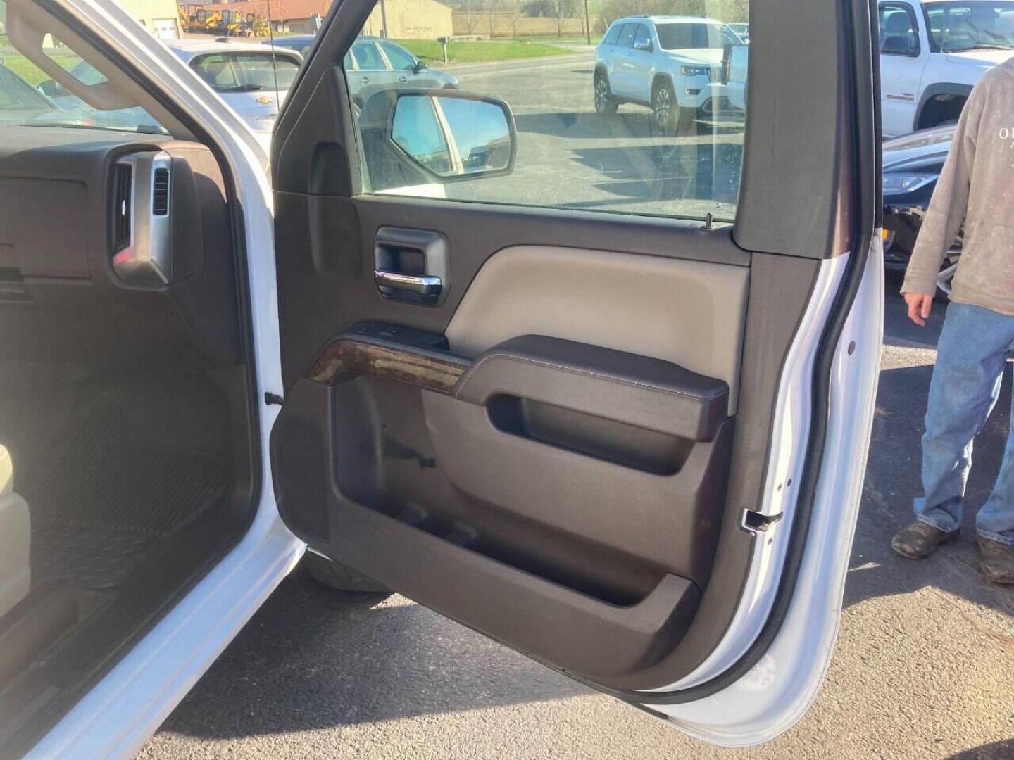 2014 White Chevrolet Silverado 1500 (1GCNCREC8EZ) with an 5.3L V8 5.3L V8 engine, located at 4845 Woodbury Pike, Roaring Springs, PA, (814) 317-5008, (814) 317-5008, 40.250935, -78.366959 - 2014 Chevy Silverado 1500 LT, automatic, 160k, 4x2, power windows/locks, cruise/tilt wheel, rear back up camera, Bluetooth, Navigation, factory trailer brake, steering controls, 5.3L V8. Truck has a brand new transmission, which comes with five year warranty. Southern truck! Rust free! If inter - Photo#5