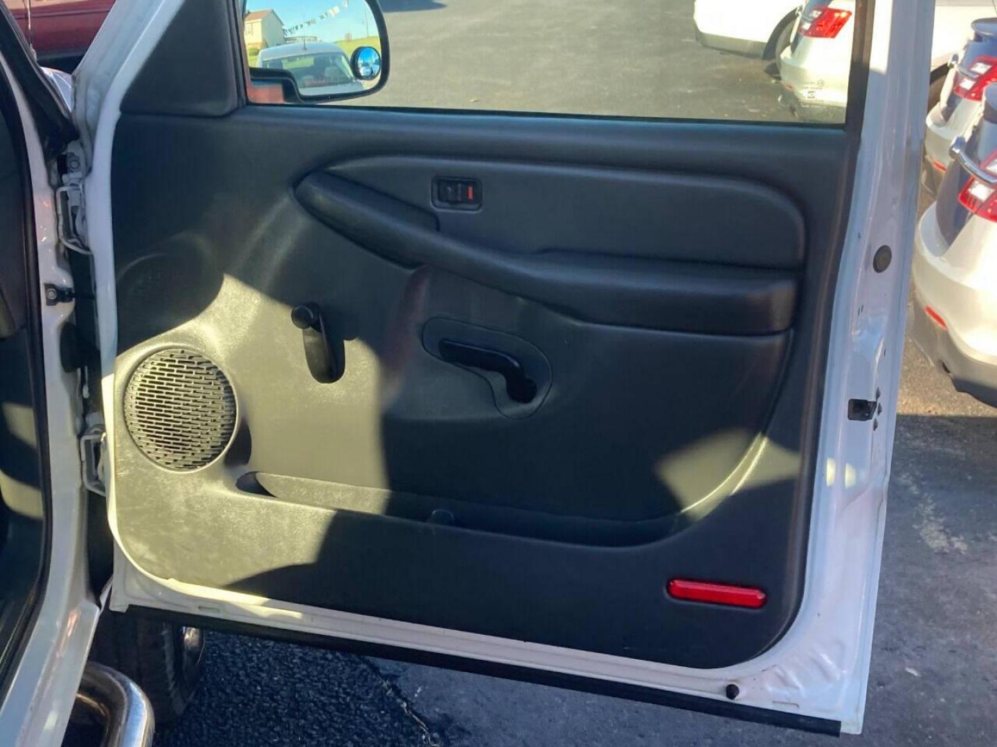 2003 White GMC Sierra 2500HD (1GTHC24183E) with an 6.6L V8 Turbocharger 6.6L V8 engine, located at 4845 Woodbury Pike, Roaring Springs, PA, (814) 317-5008, (814) 317-5008, 40.250935, -78.366959 - 1 Owner! 2003 GMC Sierra 2500 HD, 6.6 Duramax, Allison automatic, 4x2, Southern truck! Rust free! Virginia DOT truck. Truck was highly maintained. Has power liftgate. Truck has new inspection. Runs and drives 100%! If interested, please call 814-317-5008 or 814-497-4383. - Photo#6