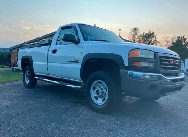 photo of 2003 GMC Sierra 2500HD Base 2dr Standard Cab Rwd LB