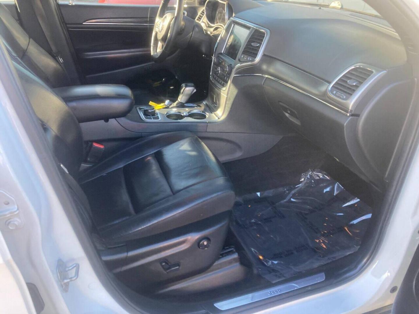 2018 White Jeep Grand Cherokee (1C4RJFBG4JC) with an 3.6L V6 3.6L V6 engine, located at 4845 Woodbury Pike, Roaring Springs, PA, (814) 317-5008, (814) 317-5008, 40.250935, -78.366959 - 2018 Jeep Grand Cherokee, 4x4, V6, automatic, power windows/locks, air conditioning, Navigation, rear back up camera, heated seats, new tires, new inspection and more. Super clean! Will come with a warranty with the option to upgrade. If interested, please call 814-317-5008 or 814-497-4383. Th - Photo#5