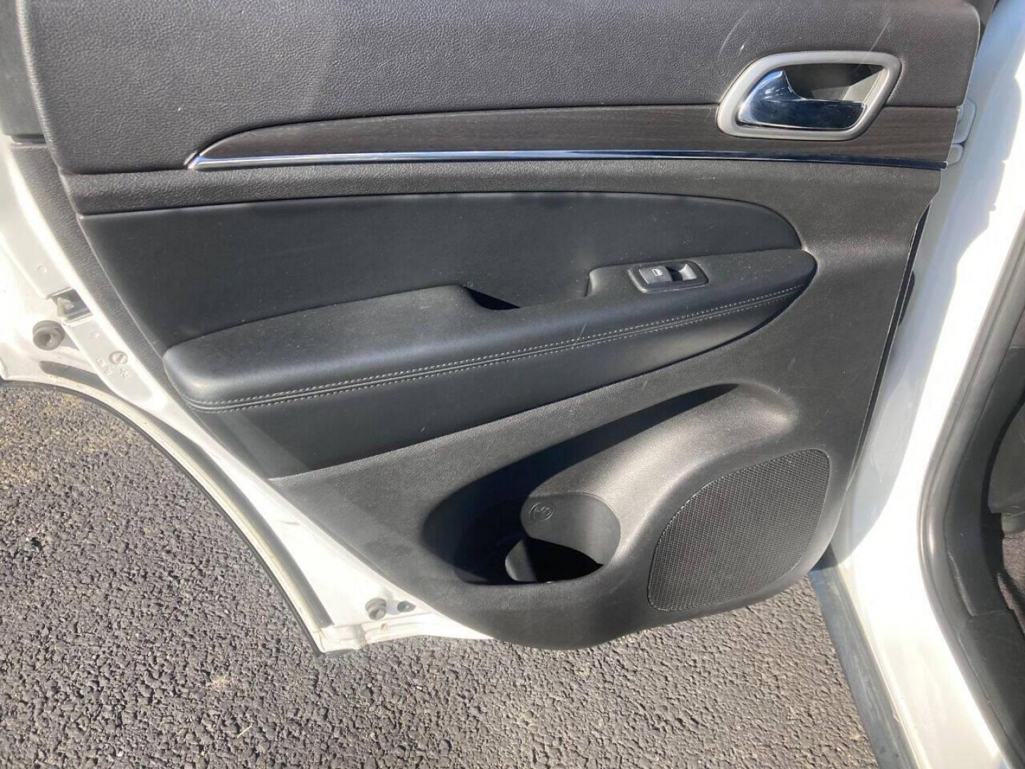 2018 White Jeep Grand Cherokee (1C4RJFBG4JC) with an 3.6L V6 3.6L V6 engine, located at 4845 Woodbury Pike, Roaring Springs, PA, (814) 317-5008, (814) 317-5008, 40.250935, -78.366959 - 2018 Jeep Grand Cherokee, 4x4, V6, automatic, power windows/locks, air conditioning, Navigation, rear back up camera, heated seats, new tires, new inspection and more. Super clean! Will come with a warranty with the option to upgrade. If interested, please call 814-317-5008 or 814-497-4383. Th - Photo#6