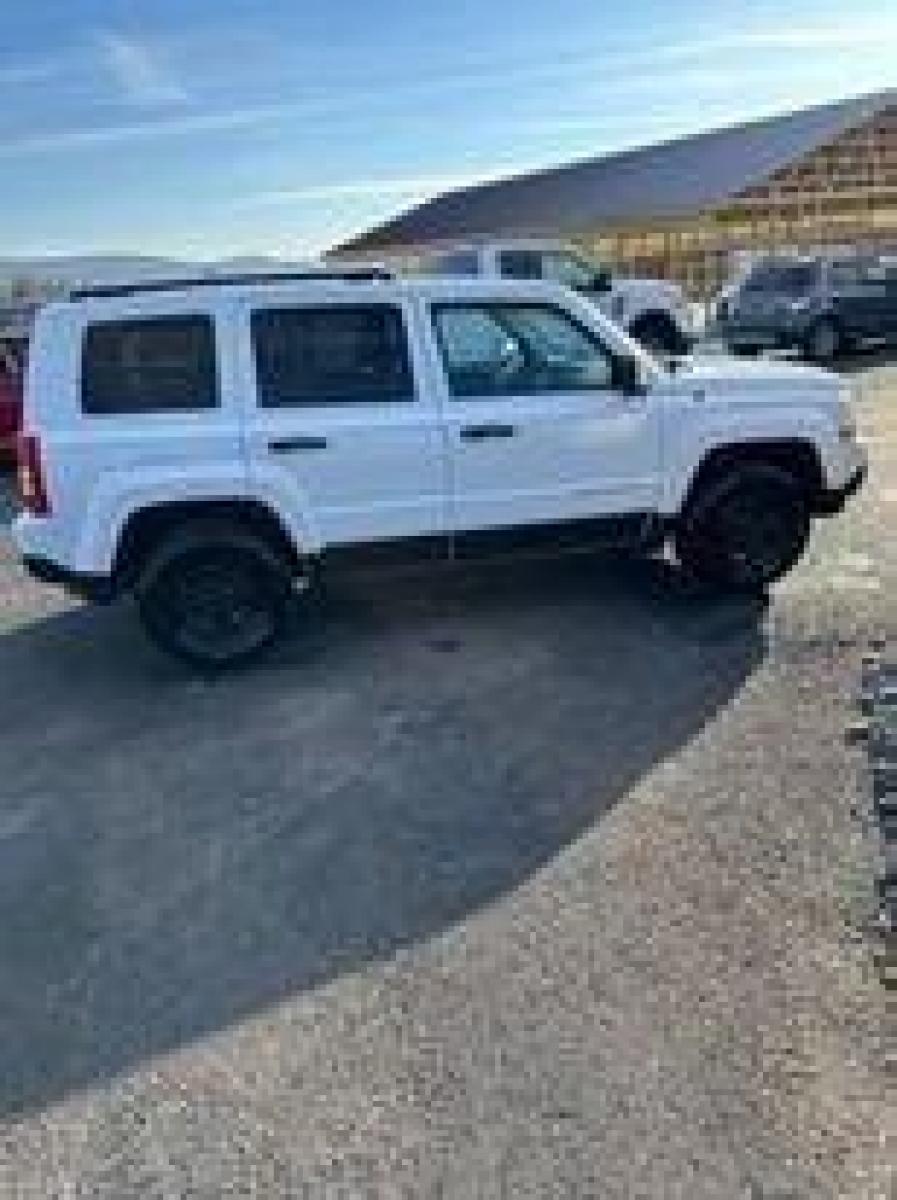 2017 White Jeep Patriot (1C4NJRBB6HD) with an 2.4L I4 2.4L I4 engine, located at 4845 Woodbury Pike, Roaring Springs, PA, (814) 317-5008, (814) 317-5008, 40.250935, -78.366959 - 2017 Jeep Patriot, automatic, 70k, 4x4, air conditioning, rear defroster, manual windows and locks. Vehicle is being sold cheap due to having a Reconstructed title. Vehicle had light deer damage grill, bumper cover and hood were replaced. Parts were replaced with the same color NO PAINTWORK was d - Photo #0