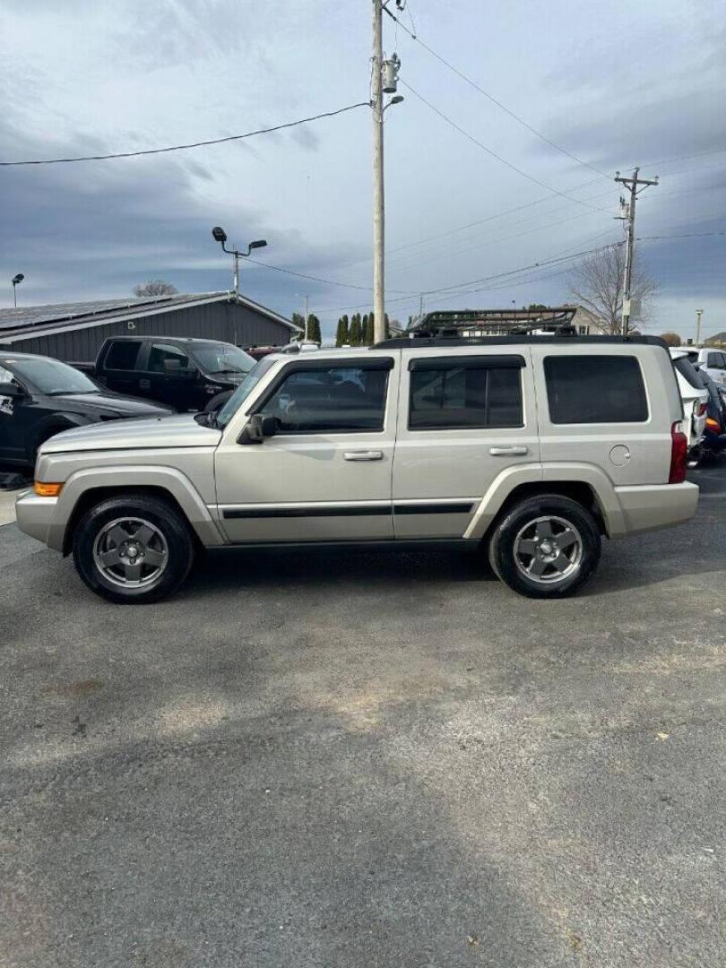 2007 Silver Jeep Commander (1J8HG48P57C) with an 4.7L V8 4.7L V8 engine, located at 4845 Woodbury Pike, Roaring Springs, PA, (814) 317-5008, (814) 317-5008, 40.250935, -78.366959 - 2007 Jeep commander, automatic, 4x4, 4.7L, V8, 3rd row, power windows/locks, cruise/tilt wheel, air conditioning, roof, tow hitch, CD , tires 3/4 tread. Will come with warranty with the option to upgrade. Vehicle is Rust Free! If interested, please call 814-317-5008 or 814-497-4383. - Photo#1