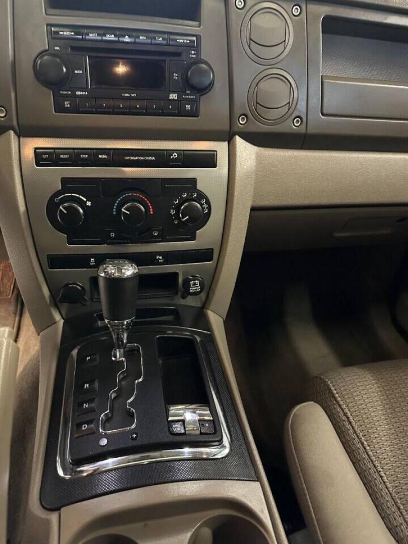 2007 Silver Jeep Commander (1J8HG48P57C) with an 4.7L V8 4.7L V8 engine, located at 4845 Woodbury Pike, Roaring Springs, PA, (814) 317-5008, (814) 317-5008, 40.250935, -78.366959 - 2007 Jeep commander, automatic, 4x4, 4.7L, V8, 3rd row, power windows/locks, cruise/tilt wheel, air conditioning, roof, tow hitch, CD , tires 3/4 tread. Will come with warranty with the option to upgrade. Vehicle is Rust Free! If interested, please call 814-317-5008 or 814-497-4383. - Photo#16