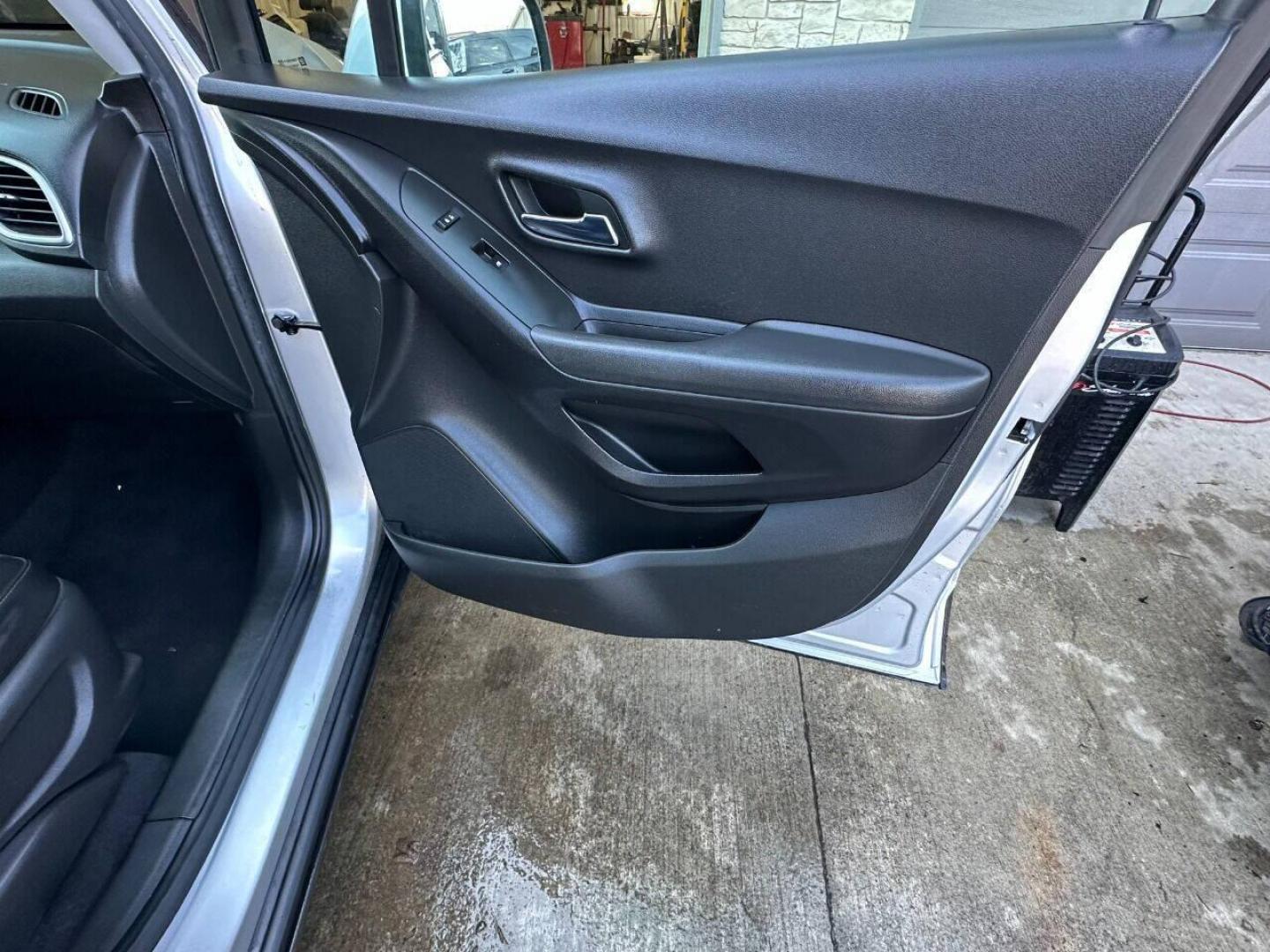 2017 Silver Chevrolet Trax (KL7CJLSB1HB) with an 1.4L I4 Turbocharger 1.4L I4 engine, located at 4845 Woodbury Pike, Roaring Springs, PA, (814) 317-5008, (814) 317-5008, 40.250935, -78.366959 - 2017 Chevy Trax LT, automatic, 81k, FWD, power windows/seats, new inspection, alloy wheels, Android auto Bluetooth, Car play, remote start, back up camera and more. Very clean! If interested, please call 814-317-5008 or 814-497-4383. - Photo#7