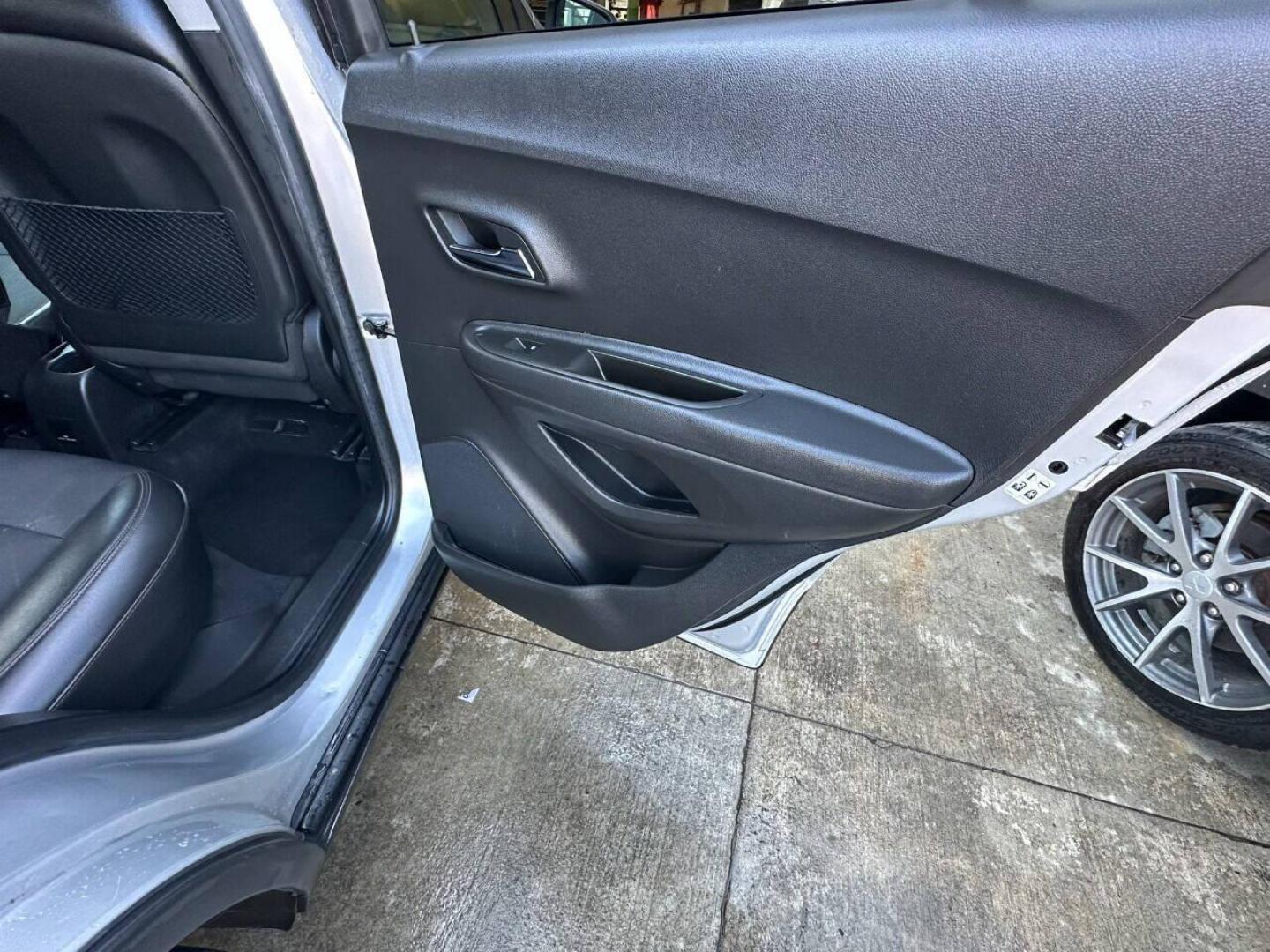 2017 Silver Chevrolet Trax (KL7CJLSB1HB) with an 1.4L I4 Turbocharger 1.4L I4 engine, located at 4845 Woodbury Pike, Roaring Springs, PA, (814) 317-5008, (814) 317-5008, 40.250935, -78.366959 - 2017 Chevy Trax LT, automatic, 81k, FWD, power windows/seats, new inspection, alloy wheels, Android auto Bluetooth, Car play, remote start, back up camera and more. Very clean! If interested, please call 814-317-5008 or 814-497-4383. - Photo#9