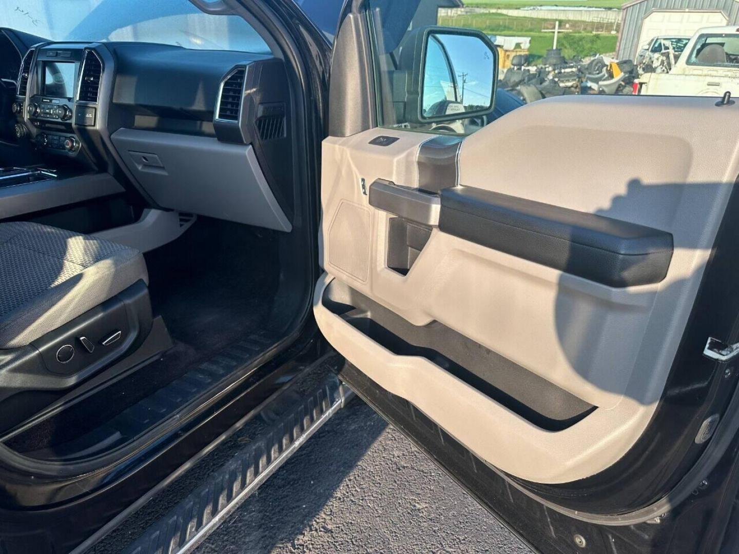 2016 Black Ford F-150 (1FTEW1E82GF) with an 3.5L V6 3.5L V6 engine, located at 4845 Woodbury Pike, Roaring Springs, PA, (814) 317-5008, (814) 317-5008, 40.250935, -78.366959 - 2016 Ford F-150 XLT, automatic, 115k, 3.5 L, 4x4, power windows/locks/seats, panoramic roof, power rear window, gray cloth interior, towing package and more. Warranty available with option to upgrade. If interested, please call 814-317-5008 or 814-497-4383. - Photo#8