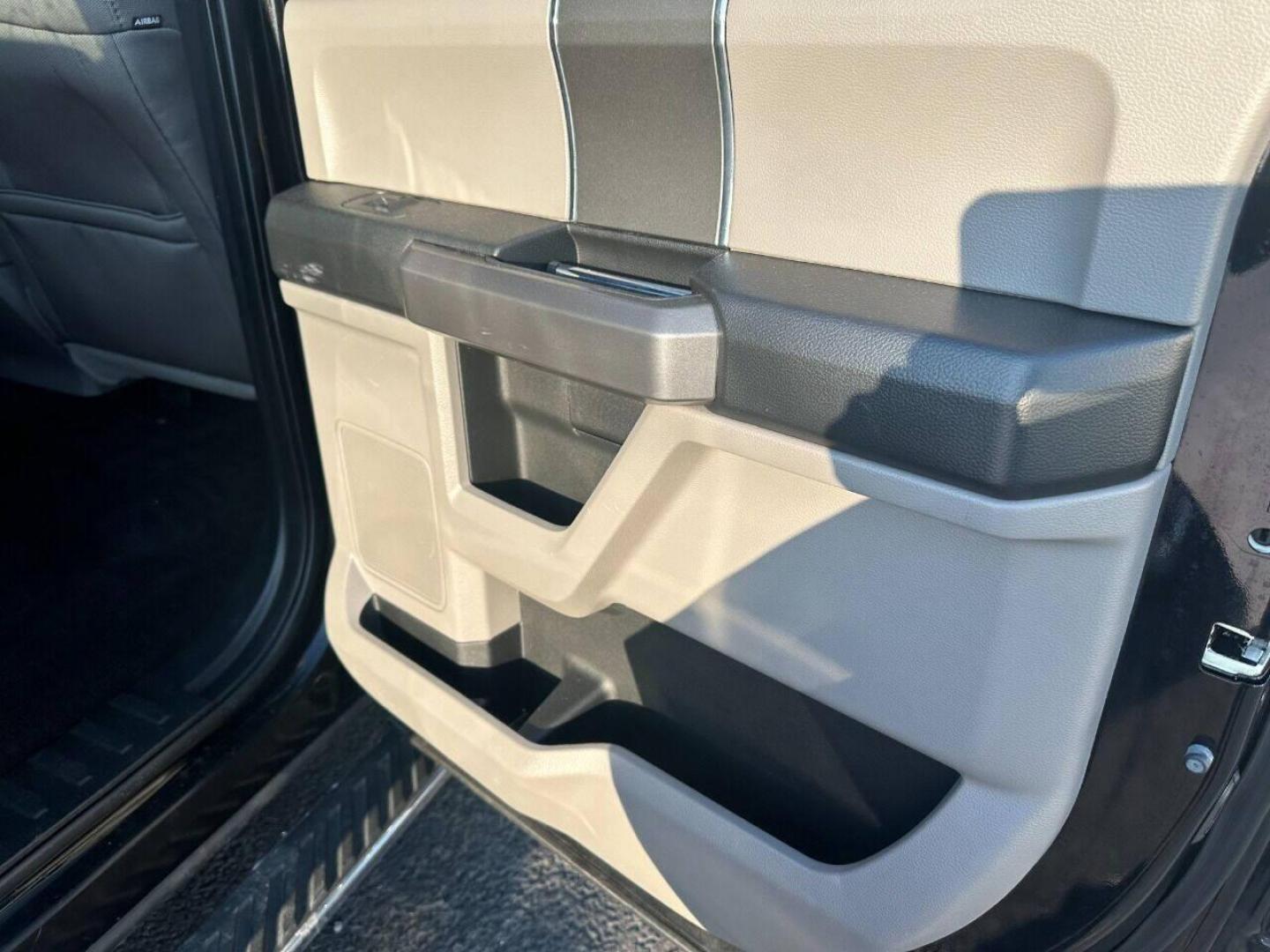 2016 Black Ford F-150 (1FTEW1E82GF) with an 3.5L V6 3.5L V6 engine, located at 4845 Woodbury Pike, Roaring Springs, PA, (814) 317-5008, (814) 317-5008, 40.250935, -78.366959 - 2016 Ford F-150 XLT, automatic, 115k, 3.5 L, 4x4, power windows/locks/seats, panoramic roof, power rear window, gray cloth interior, towing package and more. Warranty available with option to upgrade. If interested, please call 814-317-5008 or 814-497-4383. - Photo#9