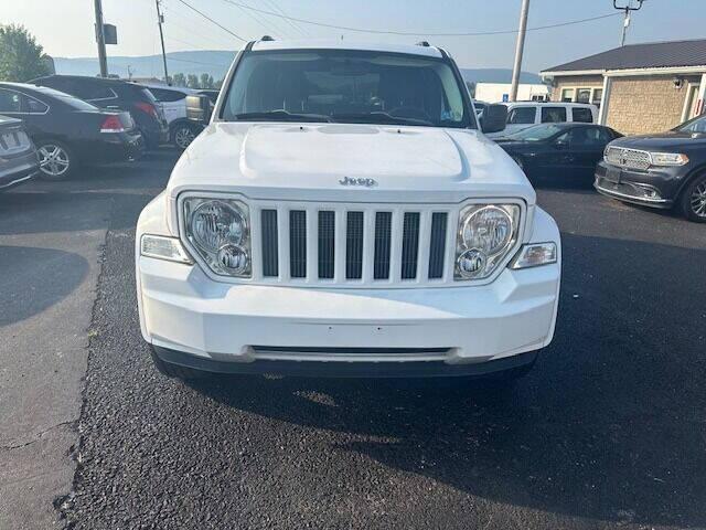 photo of 2012 Jeep Liberty Latitude 4x4 4dr SUV