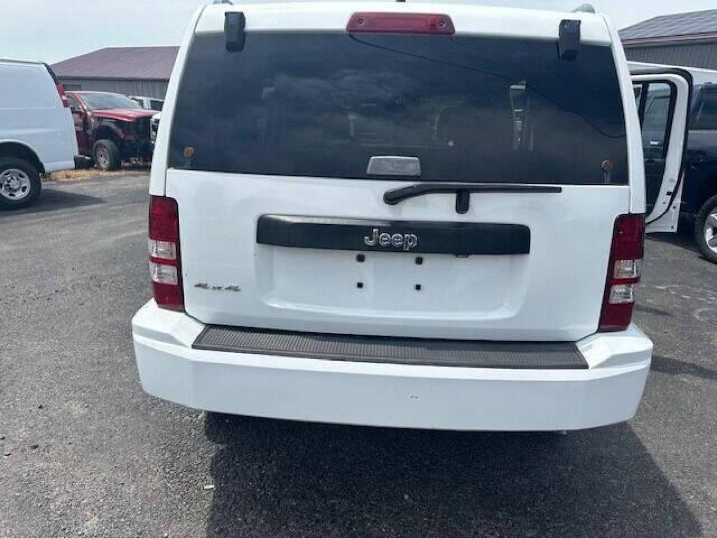 2011 White Jeep Liberty (1J4PN2GK2BW) with an 3.7L V6 3.7L V6 engine, located at 4845 Woodbury Pike, Roaring Springs, PA, (814) 317-5008, (814) 317-5008, 40.250935, -78.366959 - 2011 JEEP LIBERTY 4X4 3.7 V6 ENGINE AUTOMATIC TRANSMISSION 1 OWNER SOUTHERN COMPANY VEHICLE. POWER WINDOWS AND POWER LOCKS, WELL MAINTAINED, NEW INSPECTION RUNS AND DRIVE GREAT. IF INTERESTED PLEASE CALL 814-317-5008 OR STOP BY - Photo#3