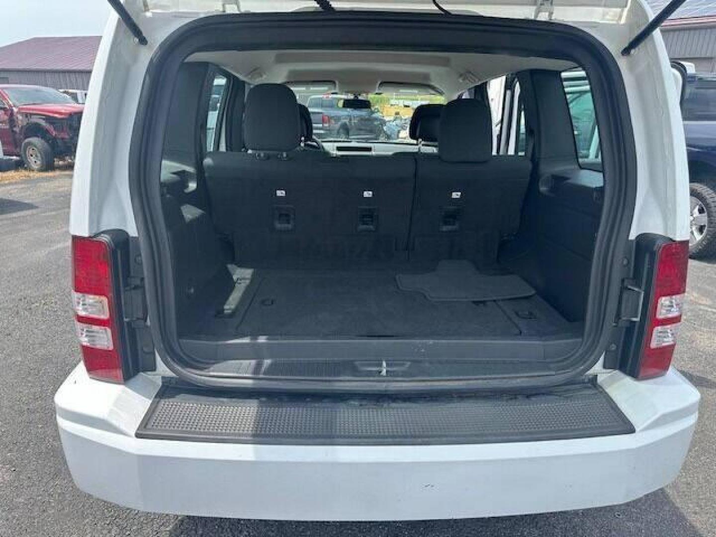 2011 White Jeep Liberty (1J4PN2GK2BW) with an 3.7L V6 3.7L V6 engine, located at 4845 Woodbury Pike, Roaring Springs, PA, (814) 317-5008, (814) 317-5008, 40.250935, -78.366959 - 2011 JEEP LIBERTY 4X4 3.7 V6 ENGINE AUTOMATIC TRANSMISSION 1 OWNER SOUTHERN COMPANY VEHICLE. POWER WINDOWS AND POWER LOCKS, WELL MAINTAINED, NEW INSPECTION RUNS AND DRIVE GREAT. IF INTERESTED PLEASE CALL 814-317-5008 OR STOP BY - Photo#4