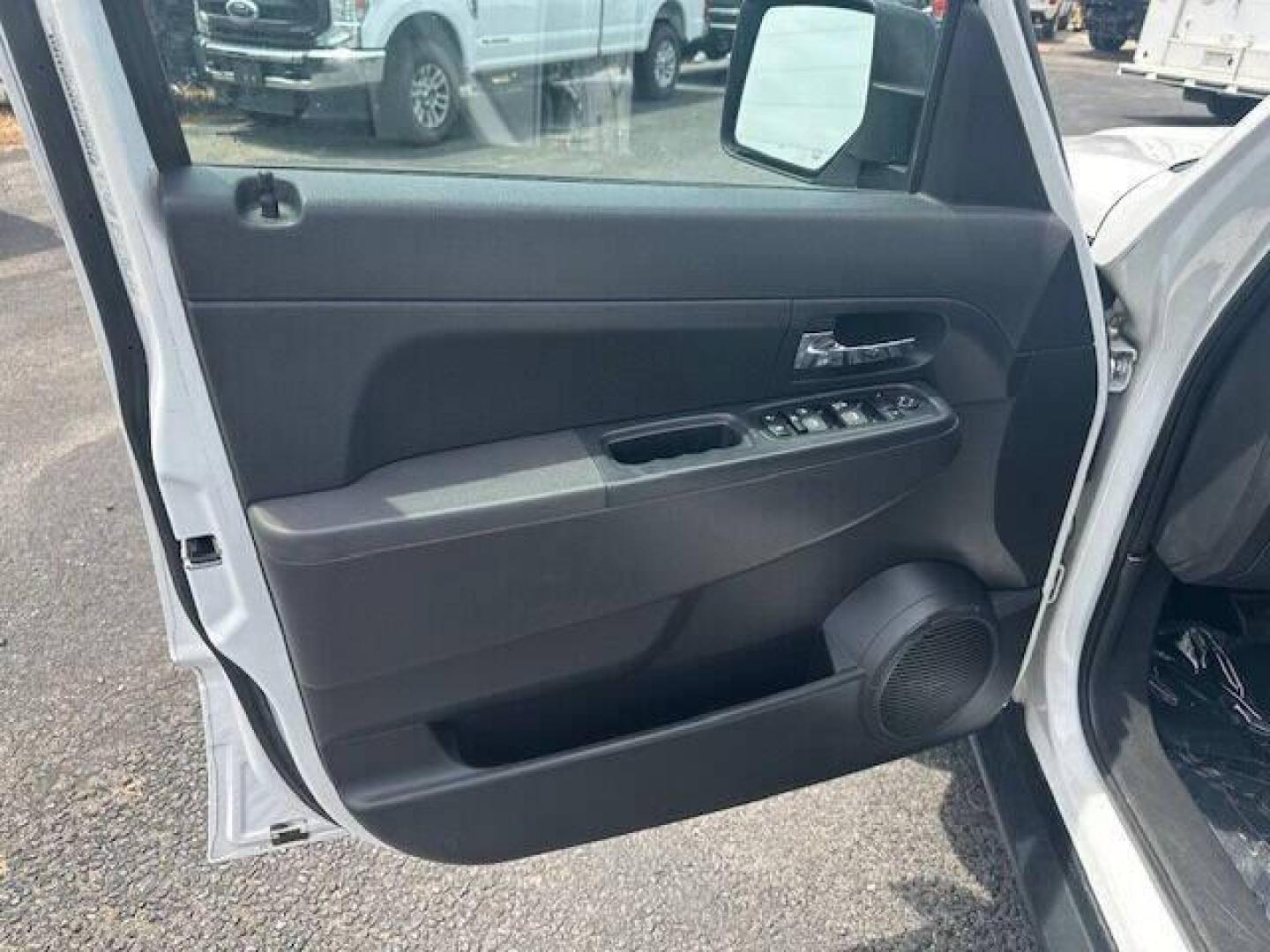 2011 White Jeep Liberty (1J4PN2GK2BW) with an 3.7L V6 3.7L V6 engine, located at 4845 Woodbury Pike, Roaring Springs, PA, (814) 317-5008, (814) 317-5008, 40.250935, -78.366959 - 2011 JEEP LIBERTY 4X4 3.7 V6 ENGINE AUTOMATIC TRANSMISSION 1 OWNER SOUTHERN COMPANY VEHICLE. POWER WINDOWS AND POWER LOCKS, WELL MAINTAINED, NEW INSPECTION RUNS AND DRIVE GREAT. IF INTERESTED PLEASE CALL 814-317-5008 OR STOP BY - Photo#9