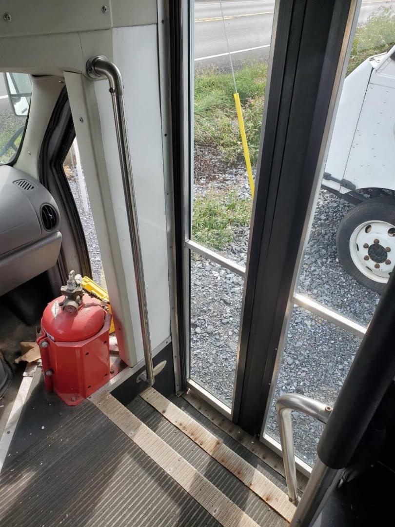 2007 White Ford E-Series (1FDXE45S77D) with an 6.8L V10 6.8L V10 engine, located at 4845 Woodbury Pike, Roaring Springs, PA, (814) 317-5008, (814) 317-5008, 40.250935, -78.366959 - Fall Savings Special!! Price just reduced! 2007 E 450 SD 2dr Commercial/Cutaway minibus Seating for 12 people 6.8L automatic transmission, wheelchair lift ramp front and rear air conditioning newer tire front and rear. We took in on trade, if interested call 814-317-5008 - Photo#9