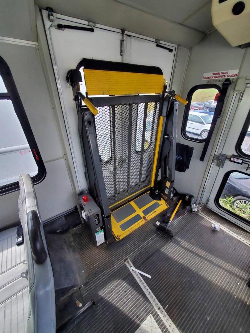 2007 White Ford E-Series (1FDXE45S77D) with an 6.8L V10 6.8L V10 engine, located at 4845 Woodbury Pike, Roaring Springs, PA, (814) 317-5008, (814) 317-5008, 40.250935, -78.366959 - Fall Savings Special!! Price just reduced! 2007 E 450 SD 2dr Commercial/Cutaway minibus Seating for 12 people 6.8L automatic transmission, wheelchair lift ramp front and rear air conditioning newer tire front and rear. We took in on trade, if interested call 814-317-5008 - Photo#15