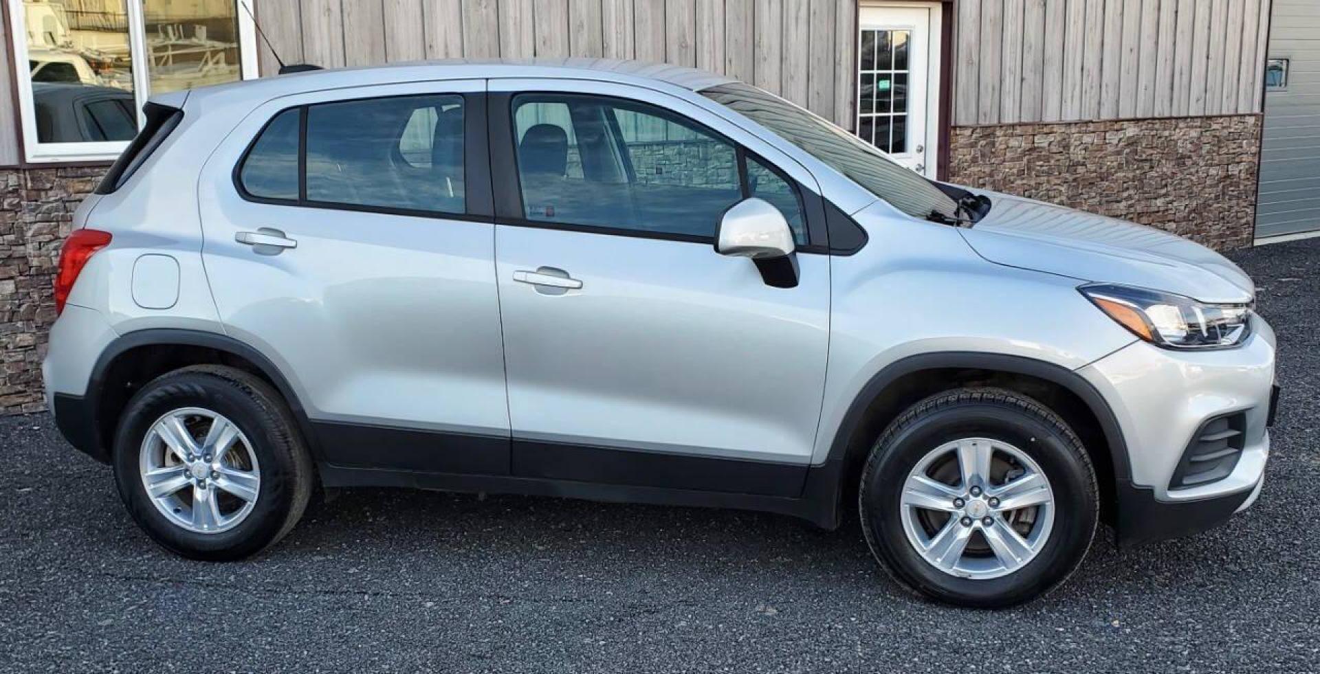 2018 Silver Chevrolet Trax (KL7CJNSB5JB) with an 1.4L I4 Turbocharger 1.4L I4 engine, located at 4845 Woodbury Pike, Roaring Springs, PA, (814) 317-5008, (814) 317-5008, 40.250935, -78.366959 - 2018 Chevrolet Trax LS AWD Automatic 38,619 miles Back-up camera. This vehicle does have an R-Title due to deer damage. Smith Family Car Store stands behind the quality of this vehicle 100%. It will come with a 3 month/4500-mile power train warranty with the option to upgrade. If you would like more - Photo#1