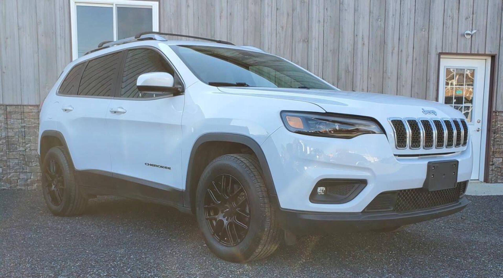 2019 White Jeep Cherokee (1C4PJMLB7KD) with an 2.4L I4 2.4L I4 engine, located at 4845 Woodbury Pike, Roaring Springs, PA, (814) 317-5008, (814) 317-5008, 40.250935, -78.366959 - Photo#0