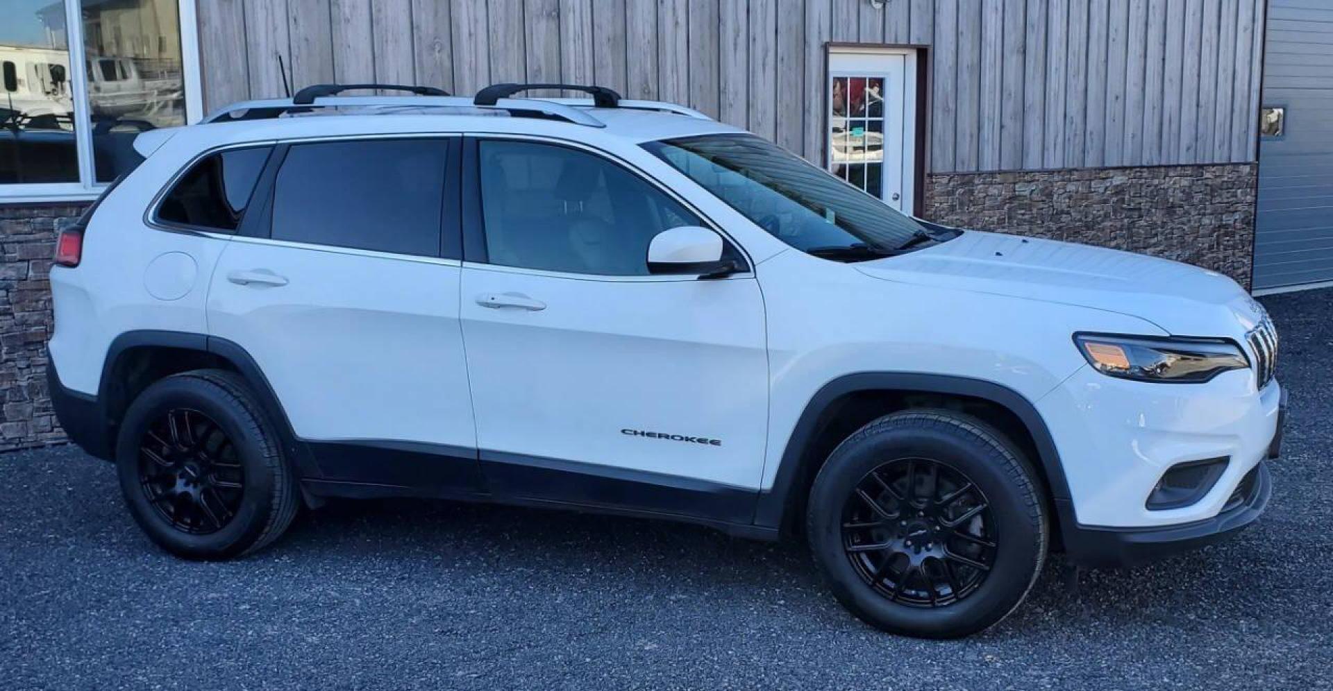 2019 White Jeep Cherokee (1C4PJMLB7KD) with an 2.4L I4 2.4L I4 engine, located at 4845 Woodbury Pike, Roaring Springs, PA, (814) 317-5008, (814) 317-5008, 40.250935, -78.366959 - Photo#1