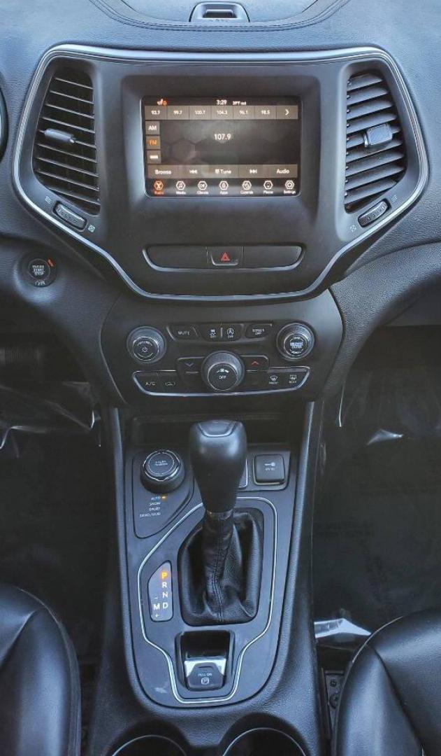 2019 White Jeep Cherokee (1C4PJMLB7KD) with an 2.4L I4 2.4L I4 engine, located at 4845 Woodbury Pike, Roaring Springs, PA, (814) 317-5008, (814) 317-5008, 40.250935, -78.366959 - Photo#16