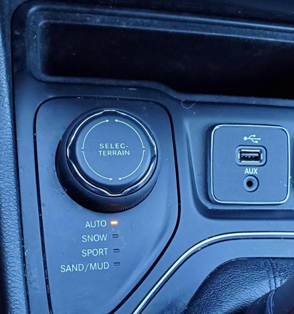 2019 White Jeep Cherokee (1C4PJMLB7KD) with an 2.4L I4 2.4L I4 engine, located at 4845 Woodbury Pike, Roaring Springs, PA, (814) 317-5008, (814) 317-5008, 40.250935, -78.366959 - Photo#20