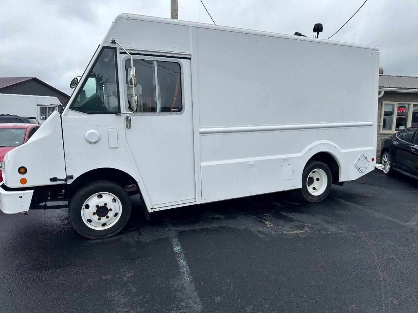 2012 White Smith Electric Utility Truck (4S9AL5H32CK) with an Electric 1.0L Other engine, located at 4845 Woodbury Pike, Roaring Springs, PA, (814) 317-5008, (814) 317-5008, 40.250935, -78.366959 - 2012 Electric Vehicle! Clean and ready to go! These trucks were over $100,000 new! We have six of these to pick from. GVWR is 16,500. Rear back up camera. Average range is 80-100 miles on a charge. Average mileage on the six vehicles is between 2k and 9k. If interested, please call for more informat - Photo#0