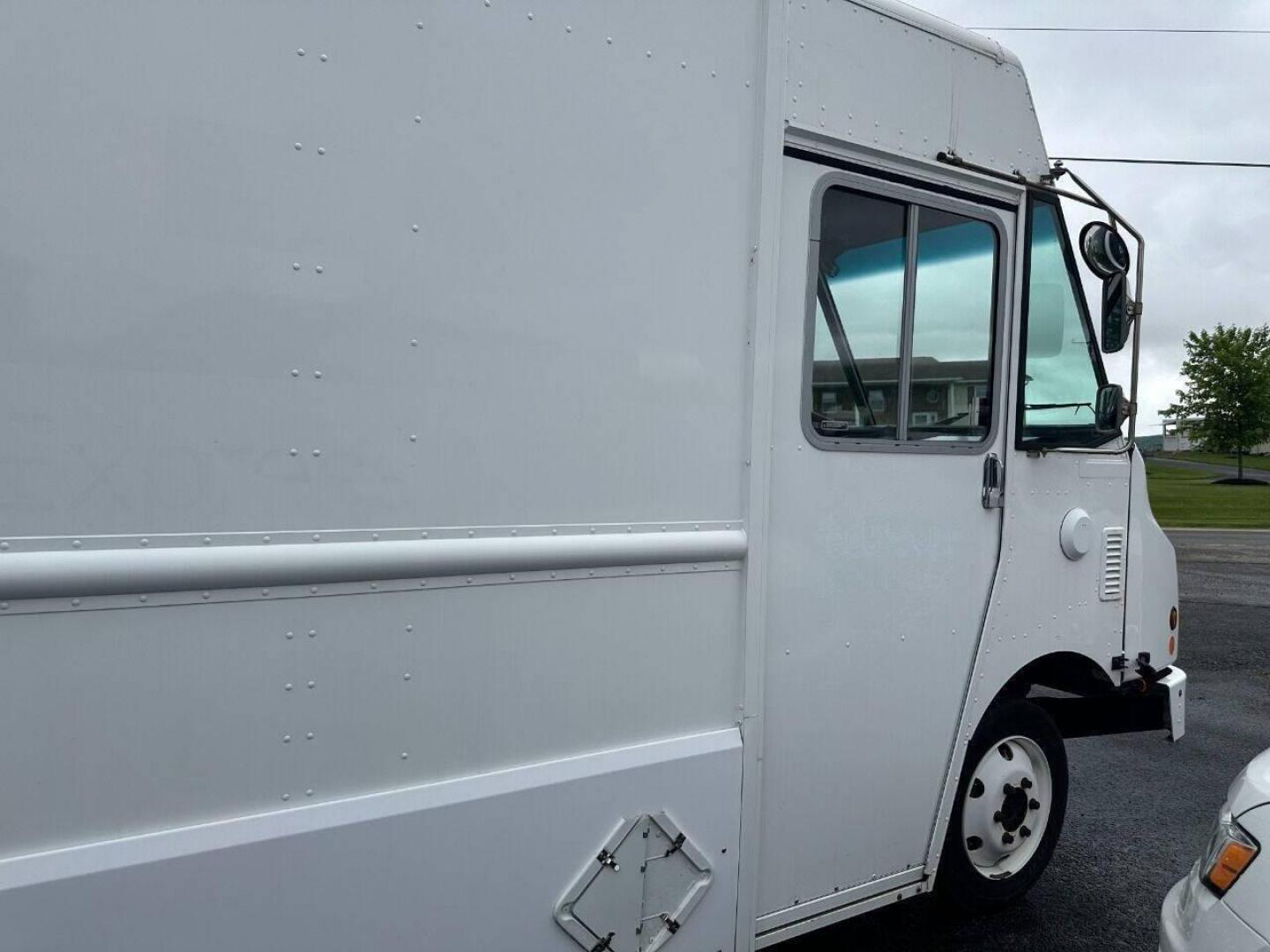 2012 White Smith Electric Utility Truck (4S9AL5H32CK) with an Electric 1.0L Other engine, located at 4845 Woodbury Pike, Roaring Springs, PA, (814) 317-5008, (814) 317-5008, 40.250935, -78.366959 - 2012 Electric Vehicle! Clean and ready to go! These trucks were over $100,000 new! We have six of these to pick from. GVWR is 16,500. Rear back up camera. Average range is 80-100 miles on a charge. Average mileage on the six vehicles is between 2k and 9k. If interested, please call for more informat - Photo#2