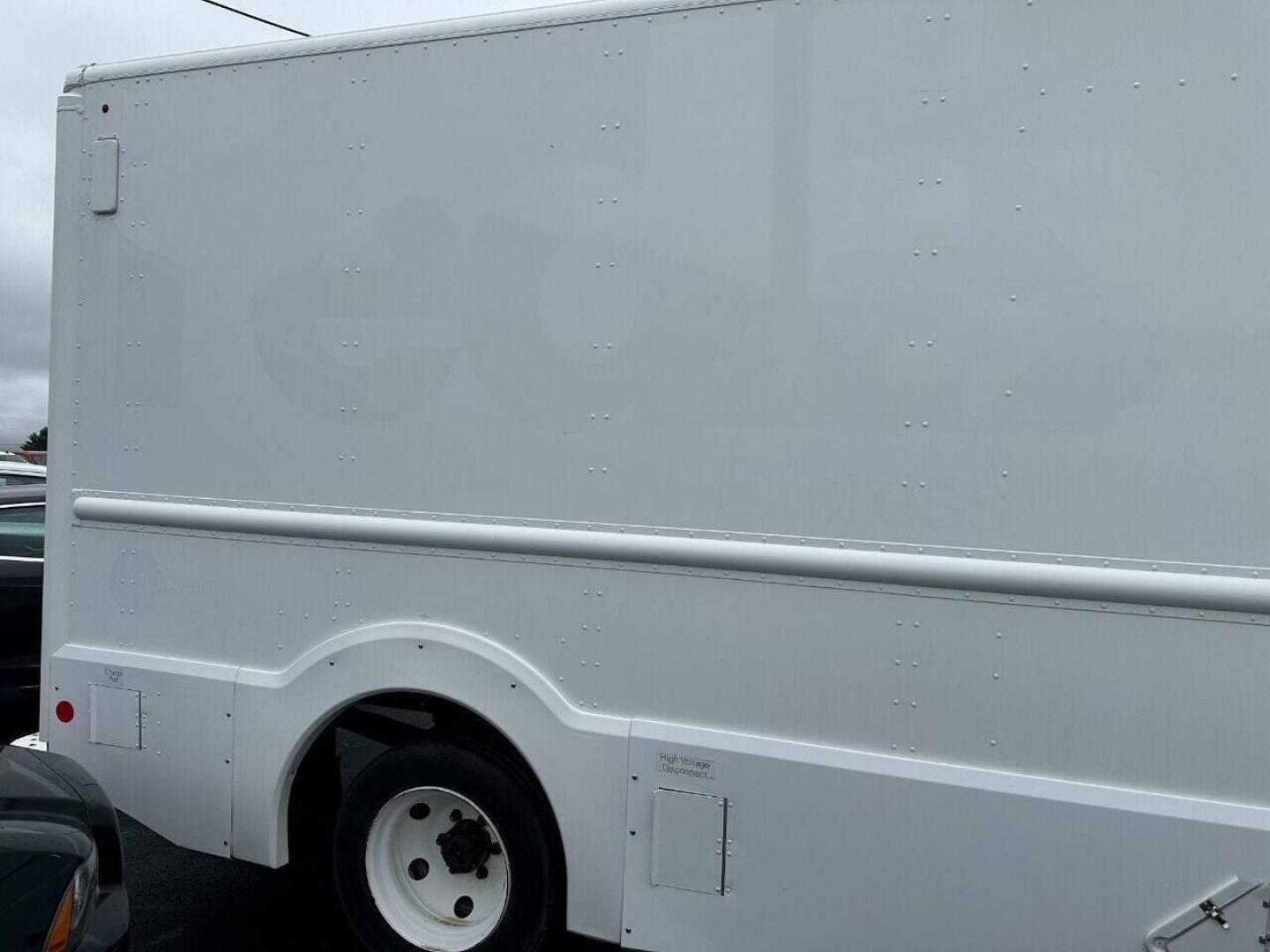 2012 White Smith Electric Utility Truck (4S9AL5H32CK) with an Electric 1.0L Other engine, located at 4845 Woodbury Pike, Roaring Springs, PA, (814) 317-5008, (814) 317-5008, 40.250935, -78.366959 - 2012 Electric Vehicle! Clean and ready to go! These trucks were over $100,000 new! We have six of these to pick from. GVWR is 16,500. Rear back up camera. Average range is 80-100 miles on a charge. Average mileage on the six vehicles is between 2k and 9k. If interested, please call for more informat - Photo#3