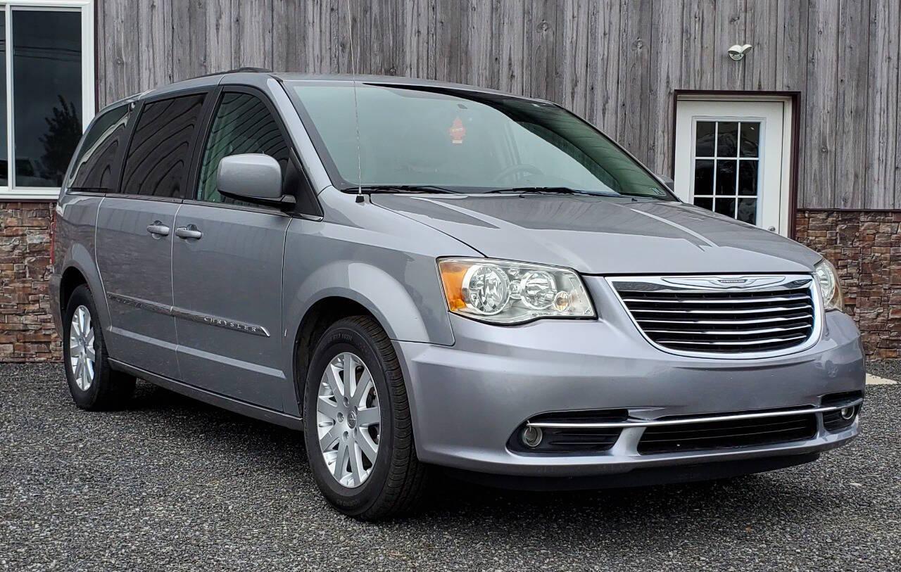 photo of 2014 Chrysler Town and Country 