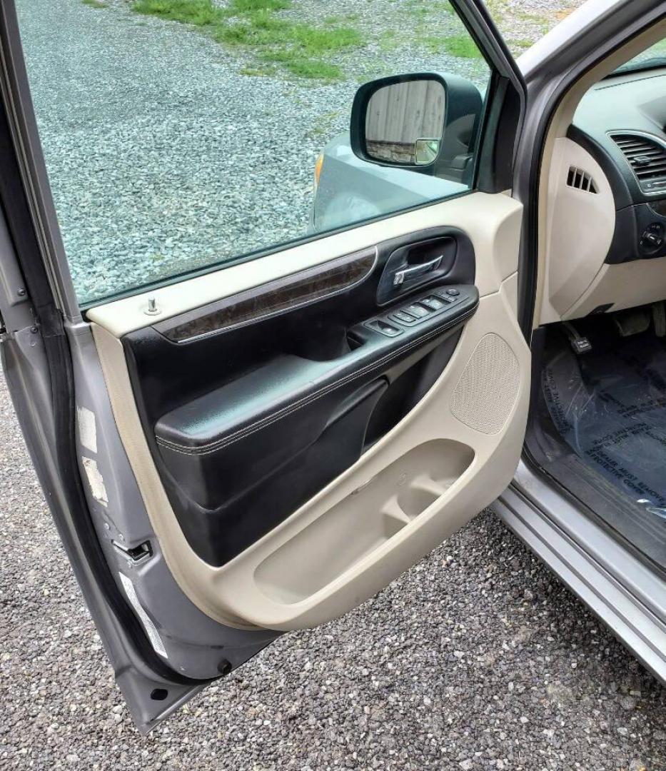 2014 Silver Chrysler Town and Country (2C4RC1BG8ER) with an 3.6L V6 3.6L V6 engine, located at 4845 Woodbury Pike, Roaring Springs, PA, (814) 317-5008, (814) 317-5008, 40.250935, -78.366959 - 2014 Chrysler Town and Country Touring 3.6L V6 FWD Automatic 124K miles Flex Fuel 3rd row seating, A/C, CD Player, Sirius, Bluetooth, Back-up Camera, Rear DVD Player, Leather-trimmed Seats Vehicle has R-Title due to right/front damage to headlight/bumper/grill. New Inspection. Vehicle comes with 3 m - Photo#10