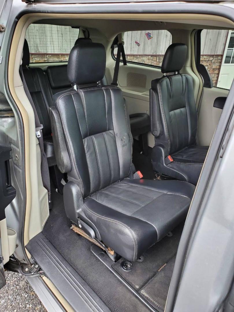 2014 Silver Chrysler Town and Country (2C4RC1BG8ER) with an 3.6L V6 3.6L V6 engine, located at 4845 Woodbury Pike, Roaring Springs, PA, (814) 317-5008, (814) 317-5008, 40.250935, -78.366959 - 2014 Chrysler Town and Country Touring 3.6L V6 FWD Automatic 124K miles Flex Fuel 3rd row seating, A/C, CD Player, Sirius, Bluetooth, Back-up Camera, Rear DVD Player, Leather-trimmed Seats Vehicle has R-Title due to right/front damage to headlight/bumper/grill. New Inspection. Vehicle comes with 3 m - Photo#14