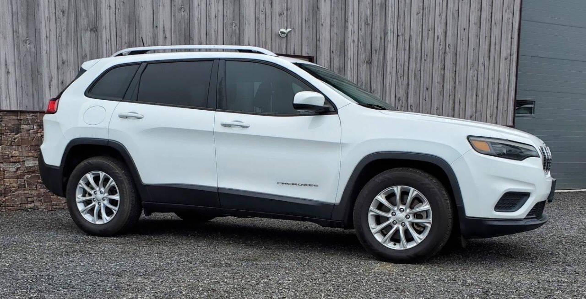 2020 White Jeep Cherokee (1C4PJLCBXLD) with an 2.4L I4 2.4L I4 engine, located at 4845 Woodbury Pike, Roaring Springs, PA, (814) 317-5008, (814) 317-5008, 40.250935, -78.366959 - 2020 Jeep Cherokee Latitude 2.4L I4 FWD Automatic 132K miles Like new tires, A/C, Power Windows and Locks, Trailer Stability Control, Braking Assist, Blind Spot Monitoring, Apple CarPlay, Back-up Camera. Clean, rust-free Southern Vehicle! New Inspection. Vehicle will come with 3 mo./3,000-mile warra - Photo#1