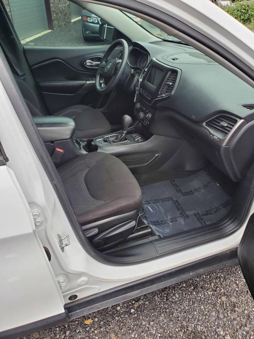 2020 White Jeep Cherokee (1C4PJLCBXLD) with an 2.4L I4 2.4L I4 engine, located at 4845 Woodbury Pike, Roaring Springs, PA, (814) 317-5008, (814) 317-5008, 40.250935, -78.366959 - 2020 Jeep Cherokee Latitude 2.4L I4 FWD Automatic 132K miles Like new tires, A/C, Power Windows and Locks, Trailer Stability Control, Braking Assist, Blind Spot Monitoring, Apple CarPlay, Back-up Camera. Clean, rust-free Southern Vehicle! New Inspection. Vehicle will come with 3 mo./3,000-mile warra - Photo#12