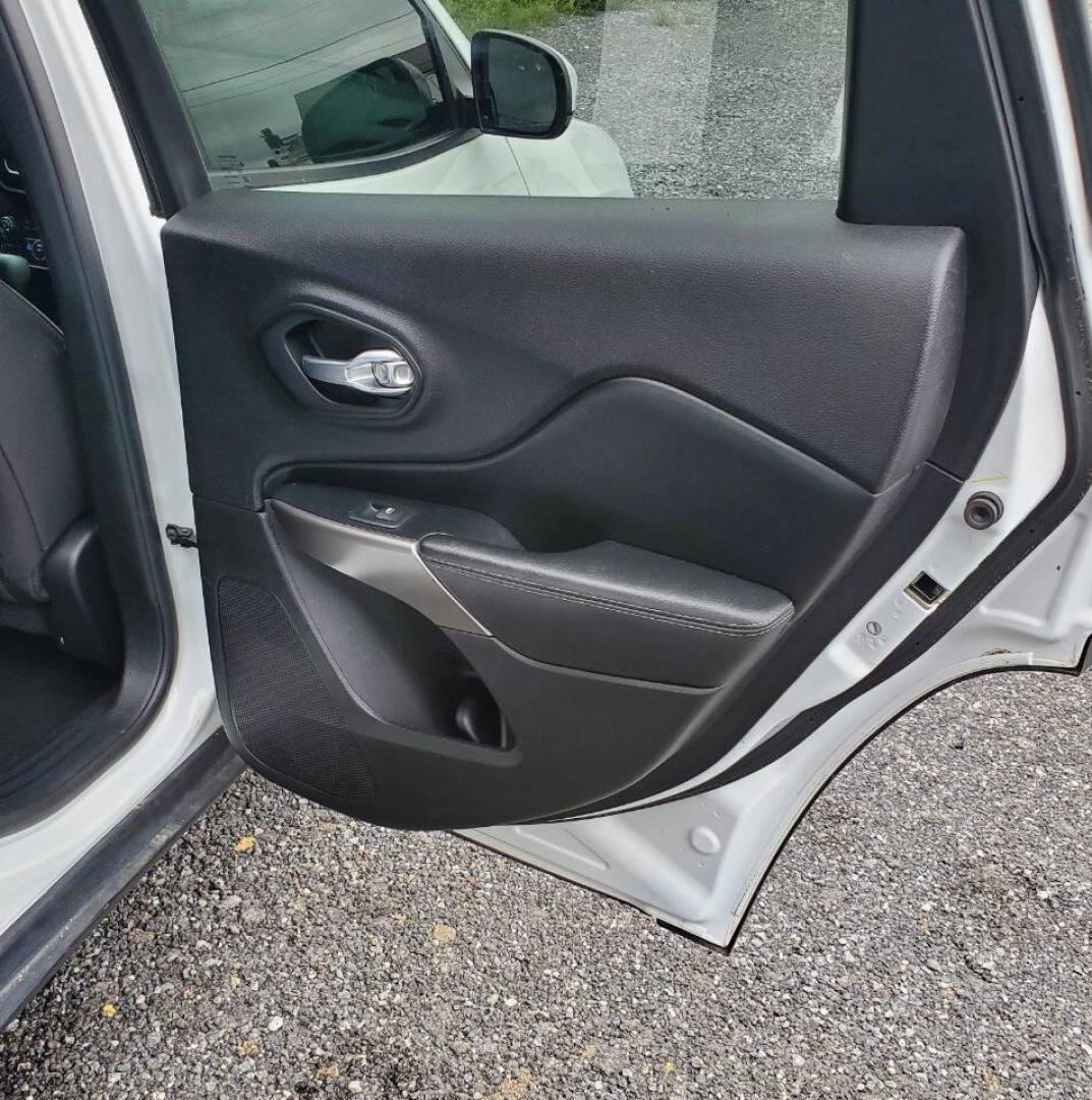 2020 White Jeep Cherokee (1C4PJLCBXLD) with an 2.4L I4 2.4L I4 engine, located at 4845 Woodbury Pike, Roaring Springs, PA, (814) 317-5008, (814) 317-5008, 40.250935, -78.366959 - 2020 Jeep Cherokee Latitude 2.4L I4 FWD Automatic 132K miles Like new tires, A/C, Power Windows and Locks, Trailer Stability Control, Braking Assist, Blind Spot Monitoring, Apple CarPlay, Back-up Camera. Clean, rust-free Southern Vehicle! New Inspection. Vehicle will come with 3 mo./3,000-mile warra - Photo#15