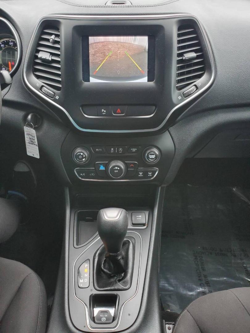 2020 White Jeep Cherokee (1C4PJLCBXLD) with an 2.4L I4 2.4L I4 engine, located at 4845 Woodbury Pike, Roaring Springs, PA, (814) 317-5008, (814) 317-5008, 40.250935, -78.366959 - 2020 Jeep Cherokee Latitude 2.4L I4 FWD Automatic 132K miles Like new tires, A/C, Power Windows and Locks, Trailer Stability Control, Braking Assist, Blind Spot Monitoring, Apple CarPlay, Back-up Camera. Clean, rust-free Southern Vehicle! New Inspection. Vehicle will come with 3 mo./3,000-mile warra - Photo#16