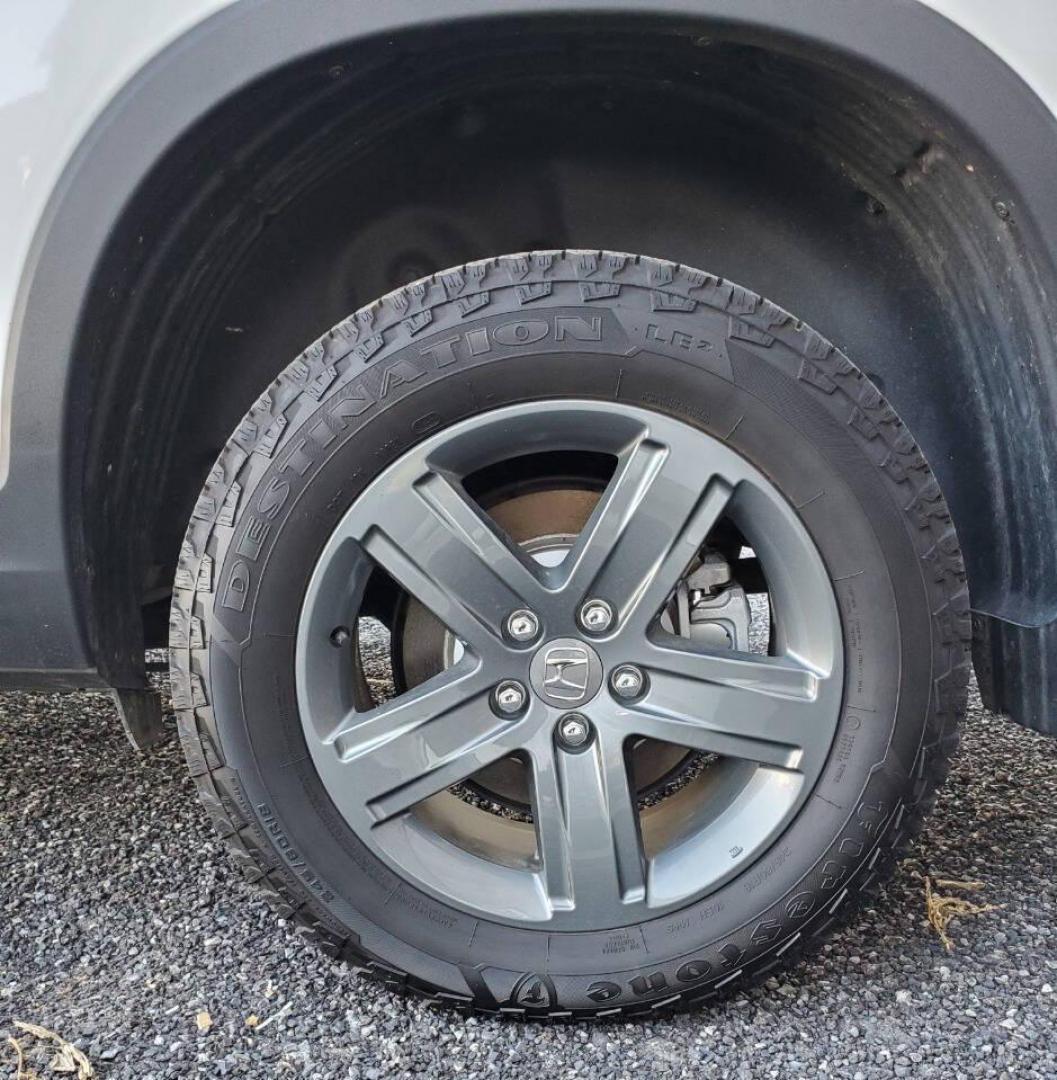 2023 White Honda Ridgeline (5FPYK3F50PB) with an 3.5L V6 3.5L V6 engine, located at 4845 Woodbury Pike, Roaring Springs, PA, (814) 317-5008, (814) 317-5008, 40.250935, -78.366959 - 2023 Honda Ridgeline RTL AWD Crew Cab 3.5L V6 9-speed Automatic 7,547 miles Fully Loaded!! Leather, Remote Start, Universal Remote Transmitter - Homelink - Garage Door Opener, Trailer Hitch, Backup Camera, Apple Carplay, Android Auto, Bluetooth, Sirius XM, Subwoofer, Sunroof, Lane Keeping Assist, He - Photo#6