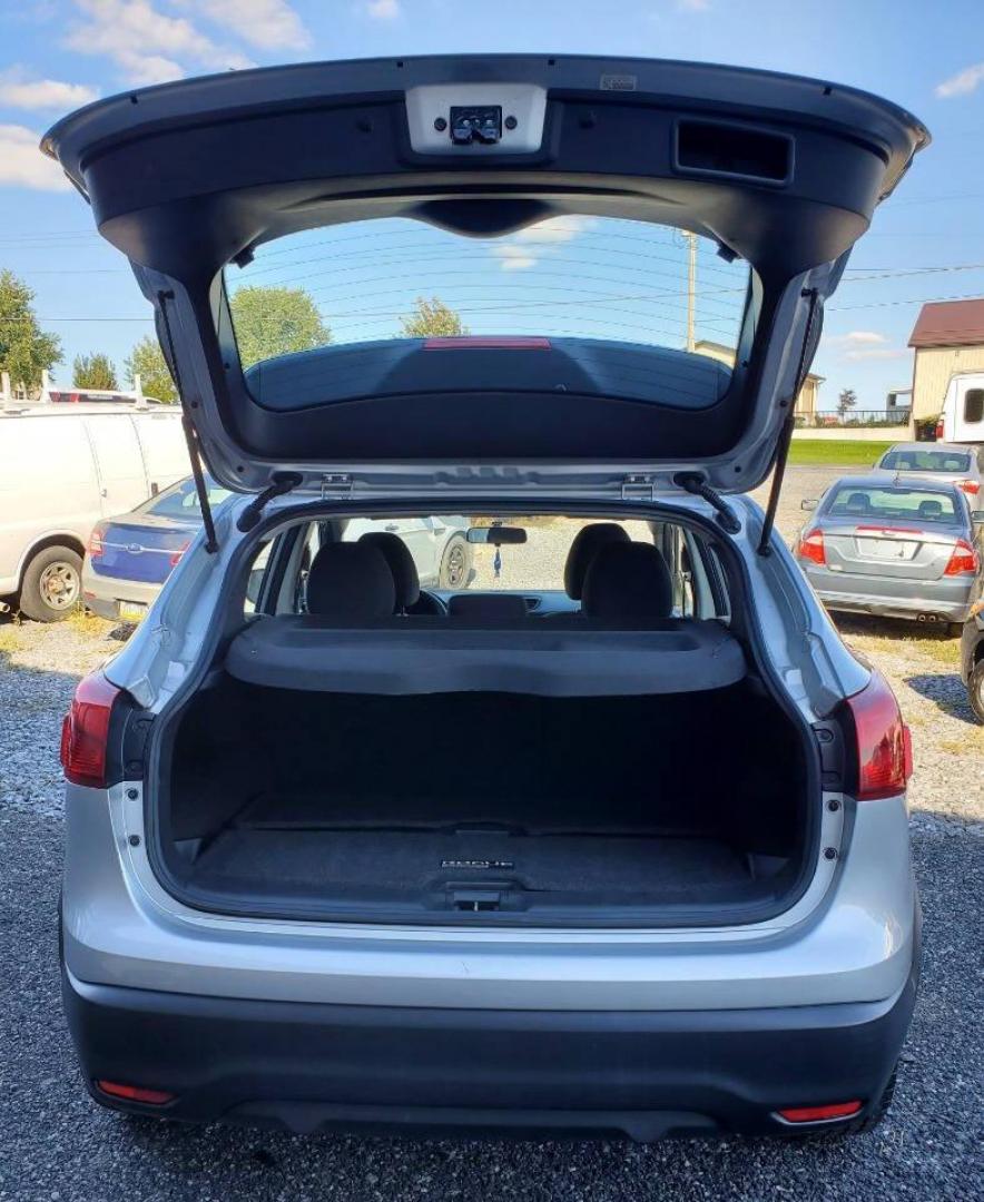 2019 Silver Nissan Rogue Sport (JN1BJ1CR6KW) with an 2.0L I4 2.0L I4 engine, located at 4845 Woodbury Pike, Roaring Springs, PA, (814) 317-5008, (814) 317-5008, 40.250935, -78.366959 - Photo#2