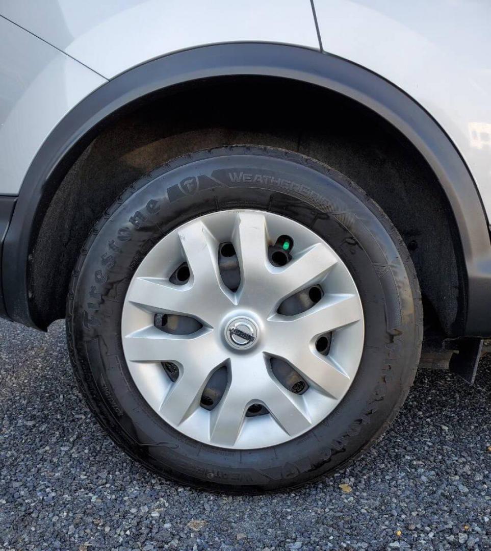 2019 Silver Nissan Rogue Sport (JN1BJ1CR6KW) with an 2.0L I4 2.0L I4 engine, located at 4845 Woodbury Pike, Roaring Springs, PA, (814) 317-5008, (814) 317-5008, 40.250935, -78.366959 - Photo#5