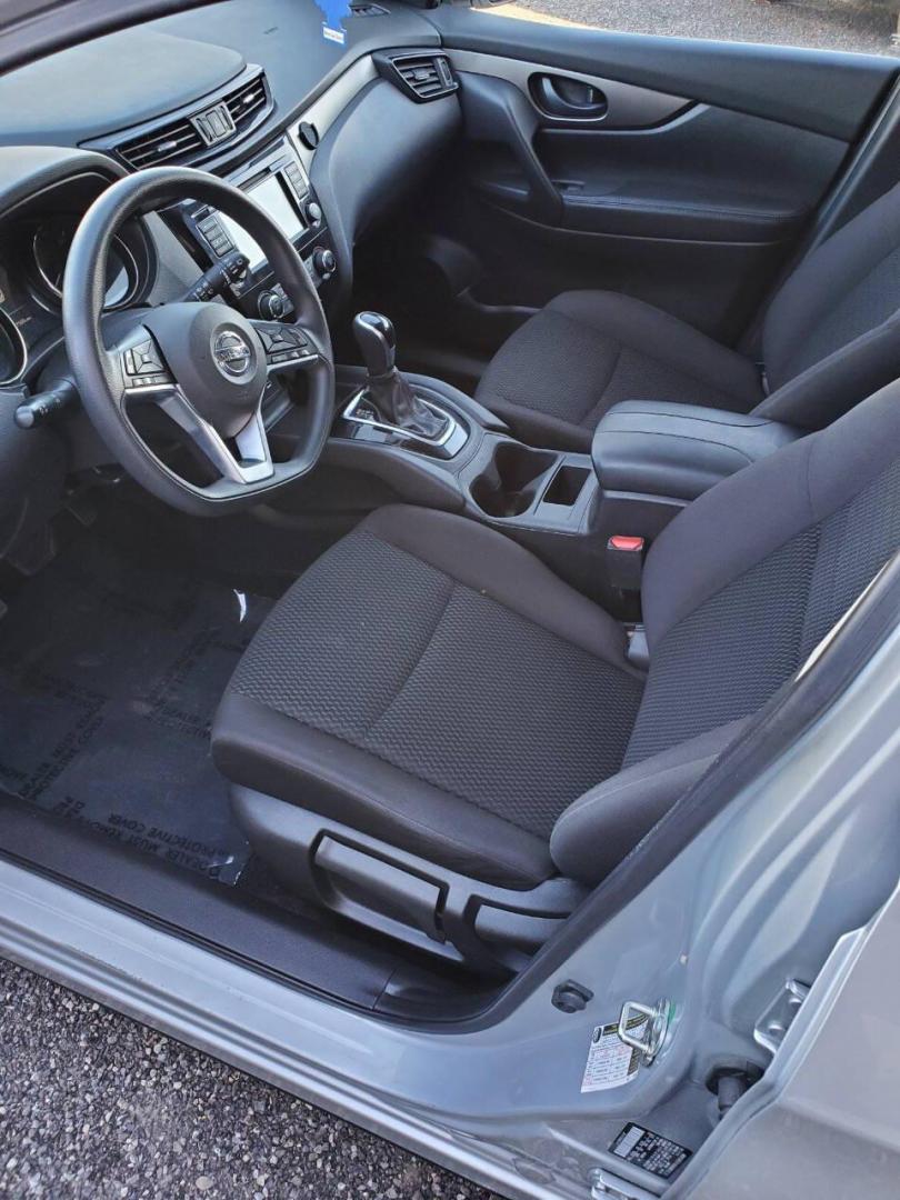 2019 Silver Nissan Rogue Sport (JN1BJ1CR6KW) with an 2.0L I4 2.0L I4 engine, located at 4845 Woodbury Pike, Roaring Springs, PA, (814) 317-5008, (814) 317-5008, 40.250935, -78.366959 - Photo#6