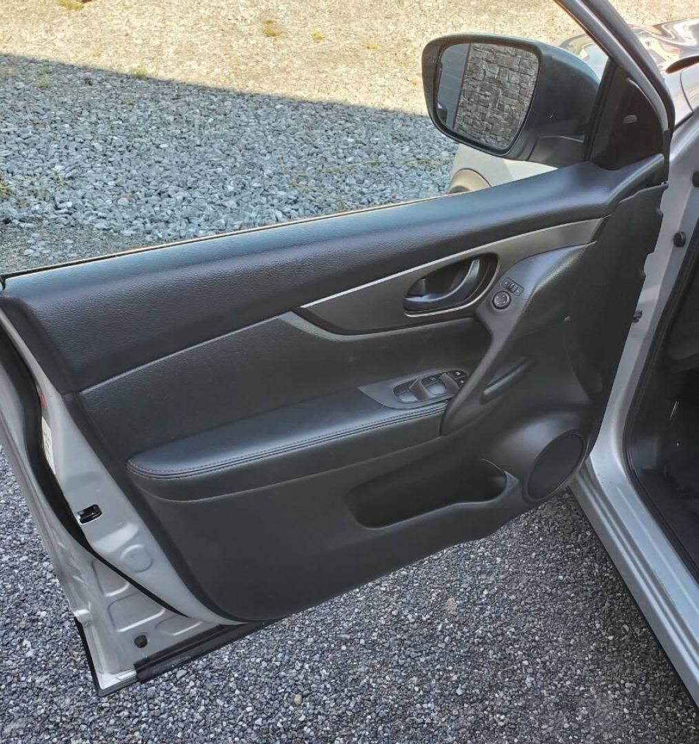 2019 Silver Nissan Rogue Sport (JN1BJ1CR6KW) with an 2.0L I4 2.0L I4 engine, located at 4845 Woodbury Pike, Roaring Springs, PA, (814) 317-5008, (814) 317-5008, 40.250935, -78.366959 - Photo#7