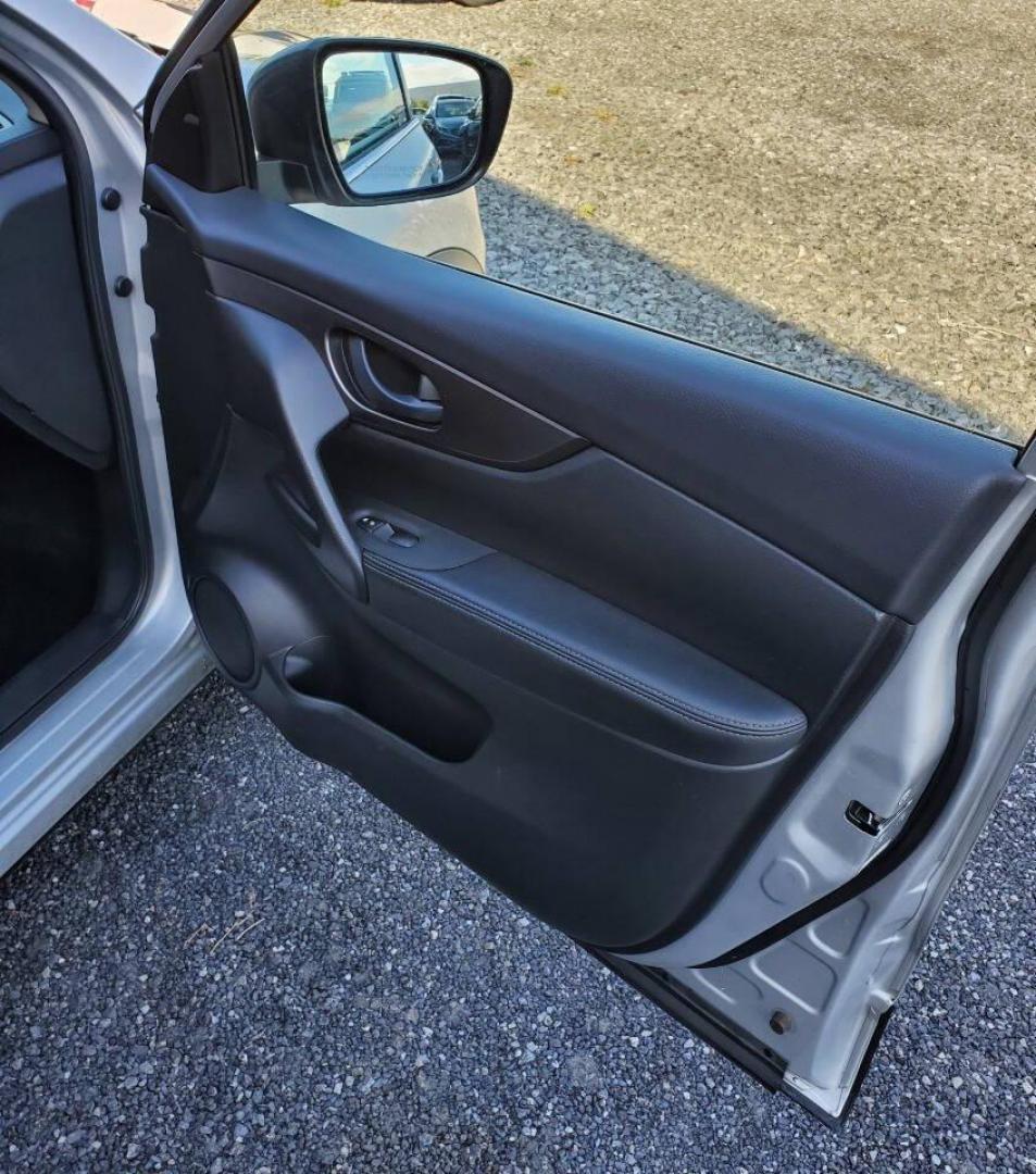 2019 Silver Nissan Rogue Sport (JN1BJ1CR6KW) with an 2.0L I4 2.0L I4 engine, located at 4845 Woodbury Pike, Roaring Springs, PA, (814) 317-5008, (814) 317-5008, 40.250935, -78.366959 - Photo#11