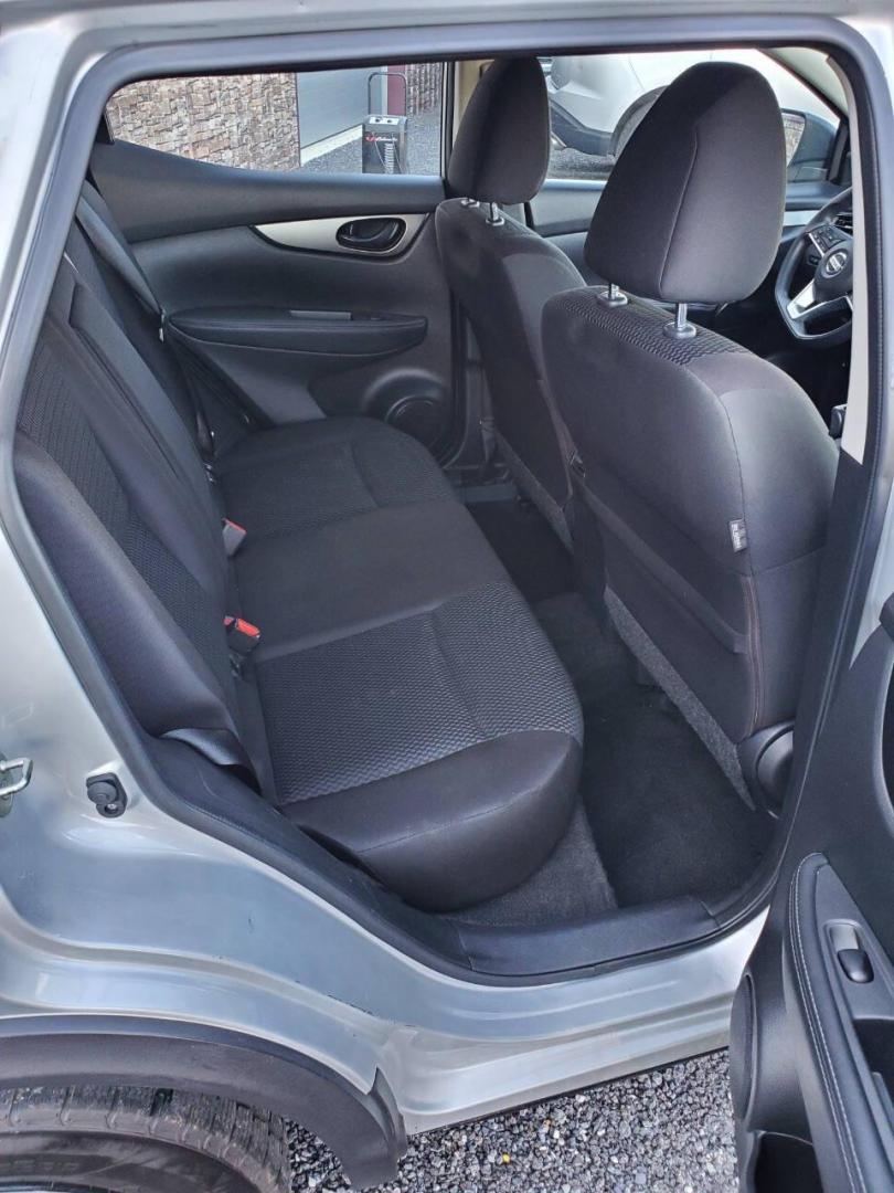 2019 Silver Nissan Rogue Sport (JN1BJ1CR6KW) with an 2.0L I4 2.0L I4 engine, located at 4845 Woodbury Pike, Roaring Springs, PA, (814) 317-5008, (814) 317-5008, 40.250935, -78.366959 - Photo#12