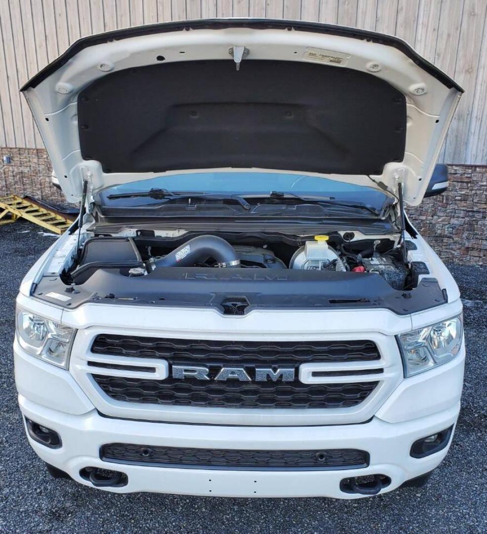 2019 White RAM 1500 (1C6SRFFT1KN) with an HEMI 5.7L V8 395hp 410ft. lbs. 5.7L V8 engine, located at 4845 Woodbury Pike, Roaring Springs, PA, (814) 317-5008, (814) 317-5008, 40.250935, -78.366959 - Photo#4