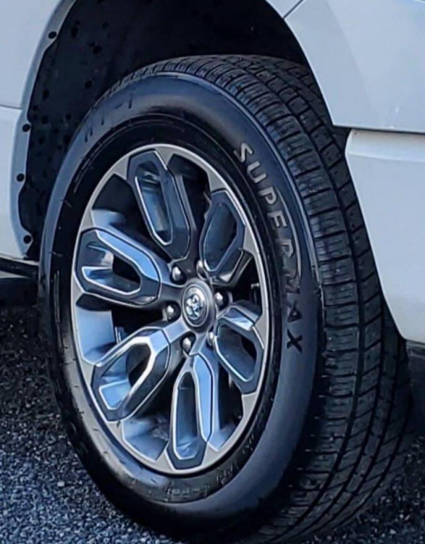 2019 White RAM 1500 (1C6SRFFT1KN) with an HEMI 5.7L V8 395hp 410ft. lbs. 5.7L V8 engine, located at 4845 Woodbury Pike, Roaring Springs, PA, (814) 317-5008, (814) 317-5008, 40.250935, -78.366959 - Photo#6